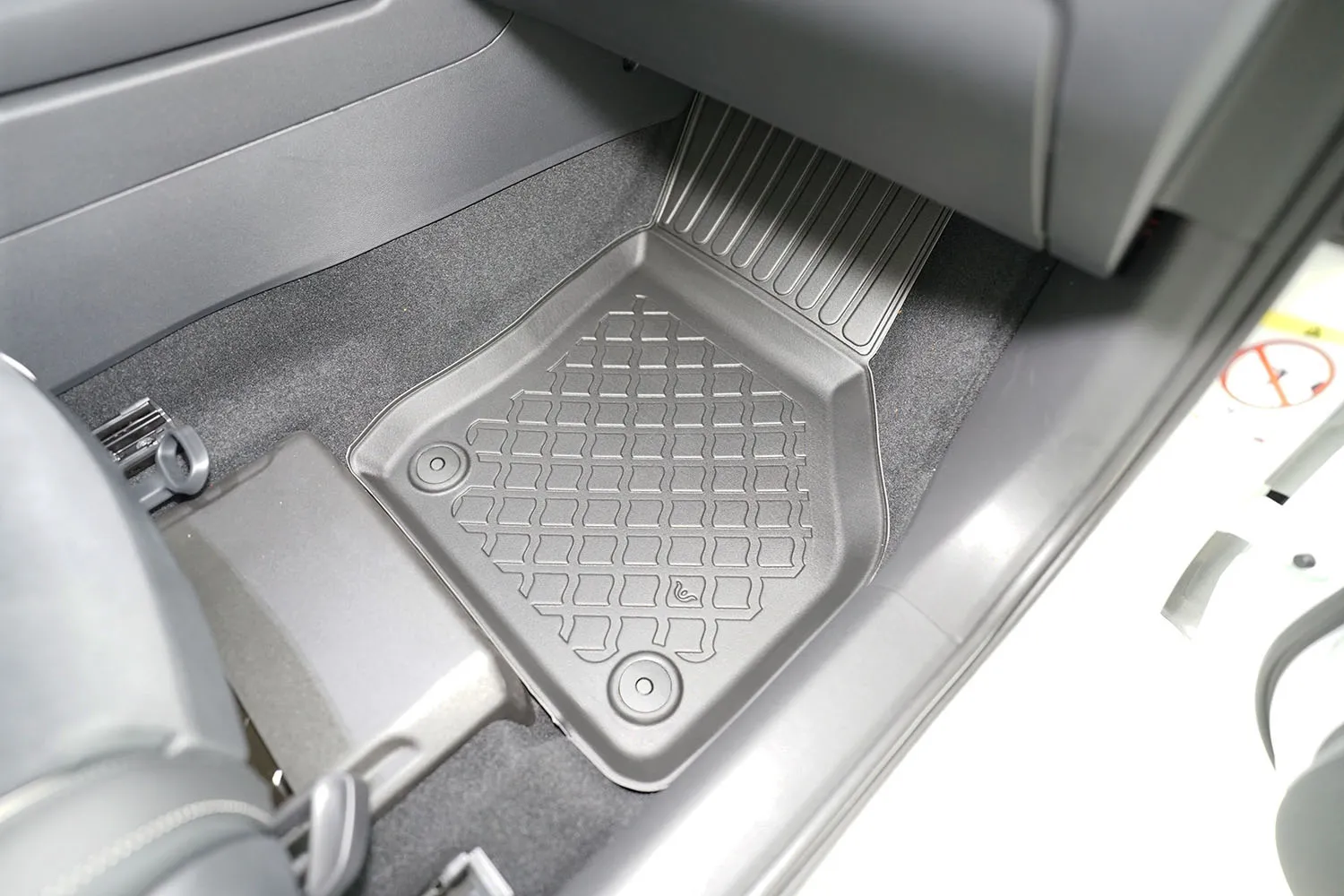 Gulvmatter foran VW Passat B9 2023 -> / Škoda Superb IV 2023 ->