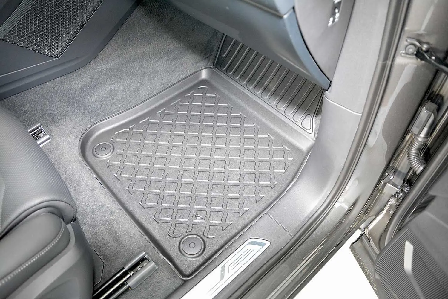 Gulvmatter foran VW Touareg III 2023 -> │ facelift – bilde 2