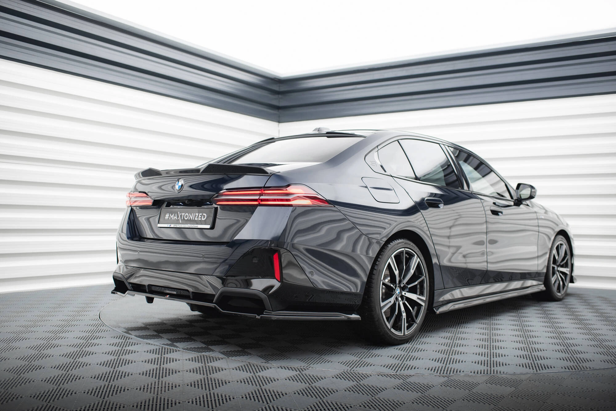 Hekkspoiler BMW 5 / i5 (G60) M-Pack 2023 -> | Glossy Black Edition – bilde 4