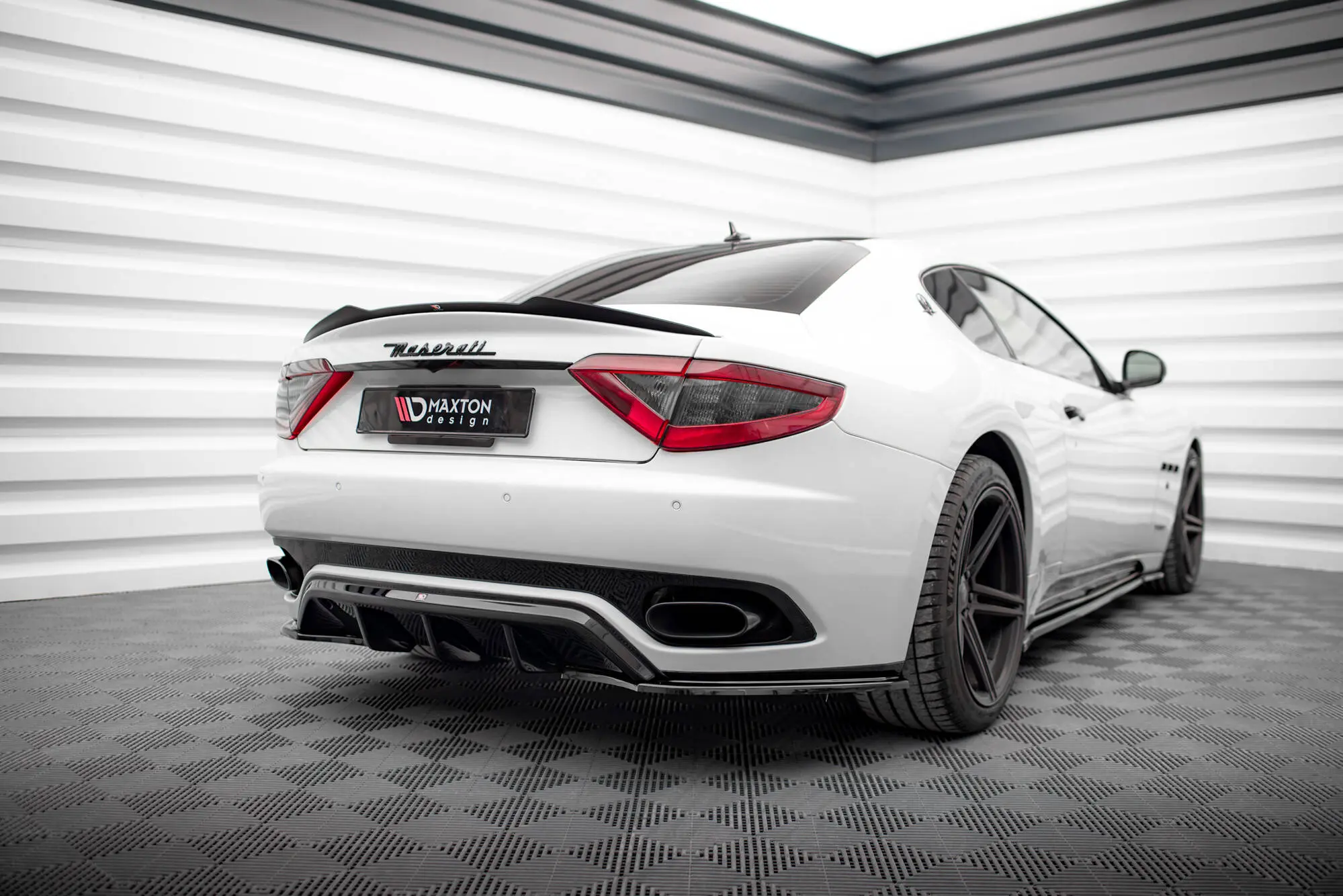 Hekkspoiler Maserati GranTurismo S 2008 - 2019 | Glossy Black Edition – bilde 3
