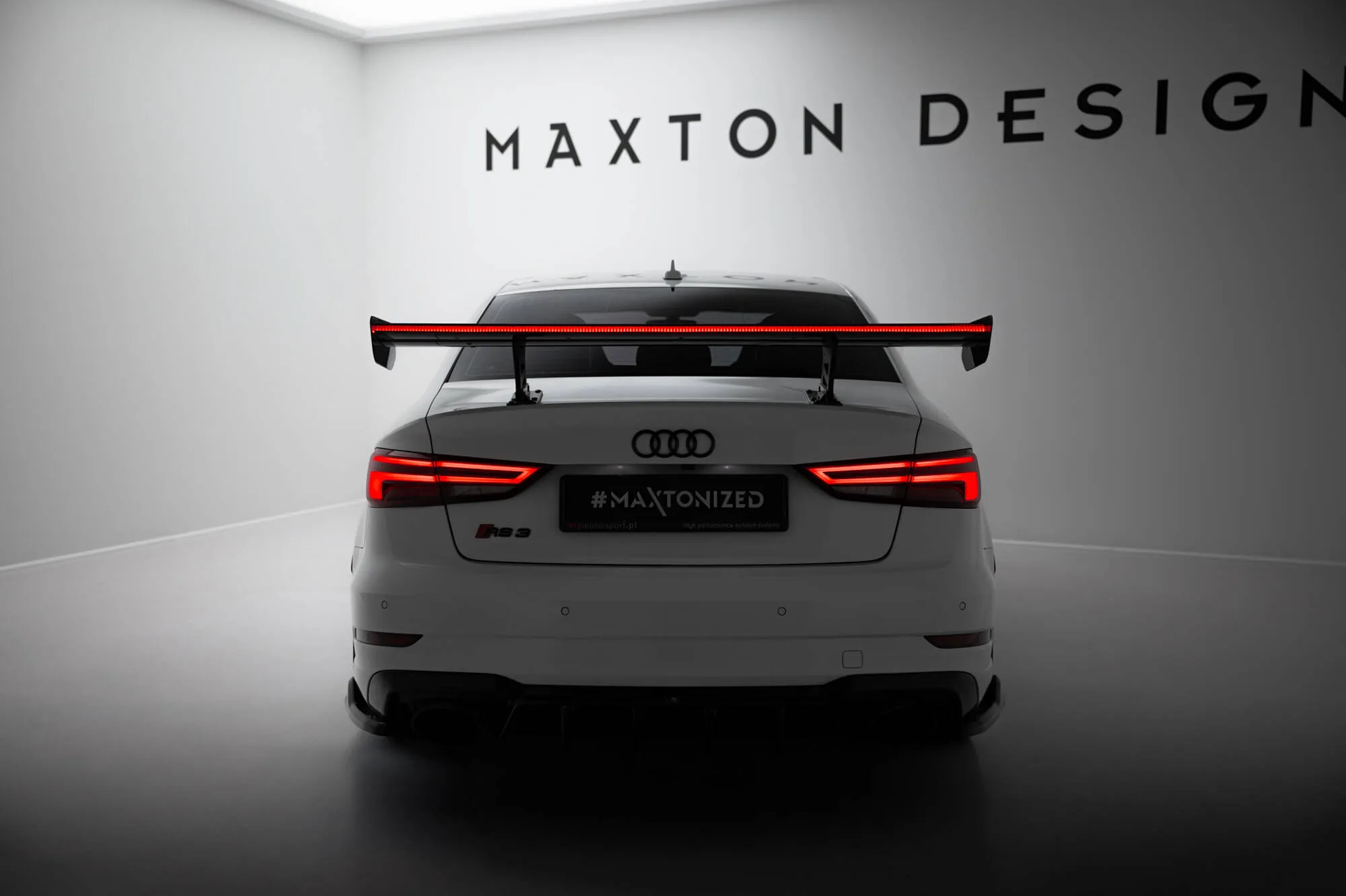 Hekkspoiler med indre bøyler med LED Audi A3 (S3) 2020-2026 | Carbon Fiber Edition