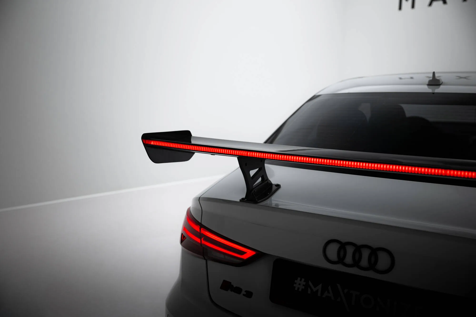 Hekkspoiler med indre bøyler med LED Audi A3 (S3) 2020-2026 | Carbon Fiber Edition – bilde 2