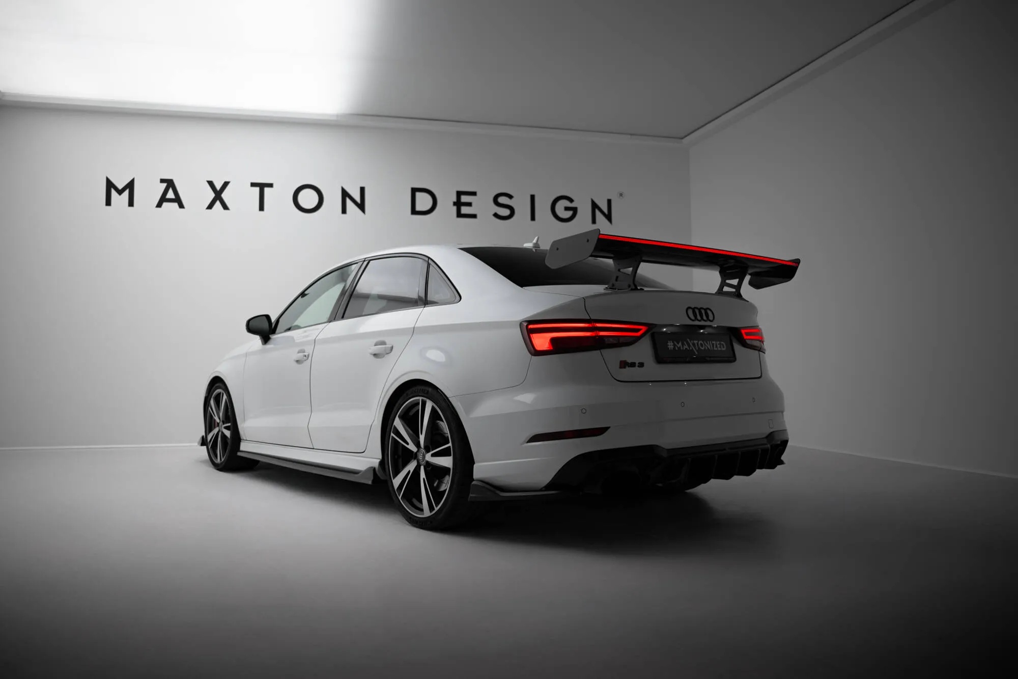 Hekkspoiler med indre bøyler med LED Audi A3 (S3) 2020-2026 | Carbon Fiber Edition – bilde 3