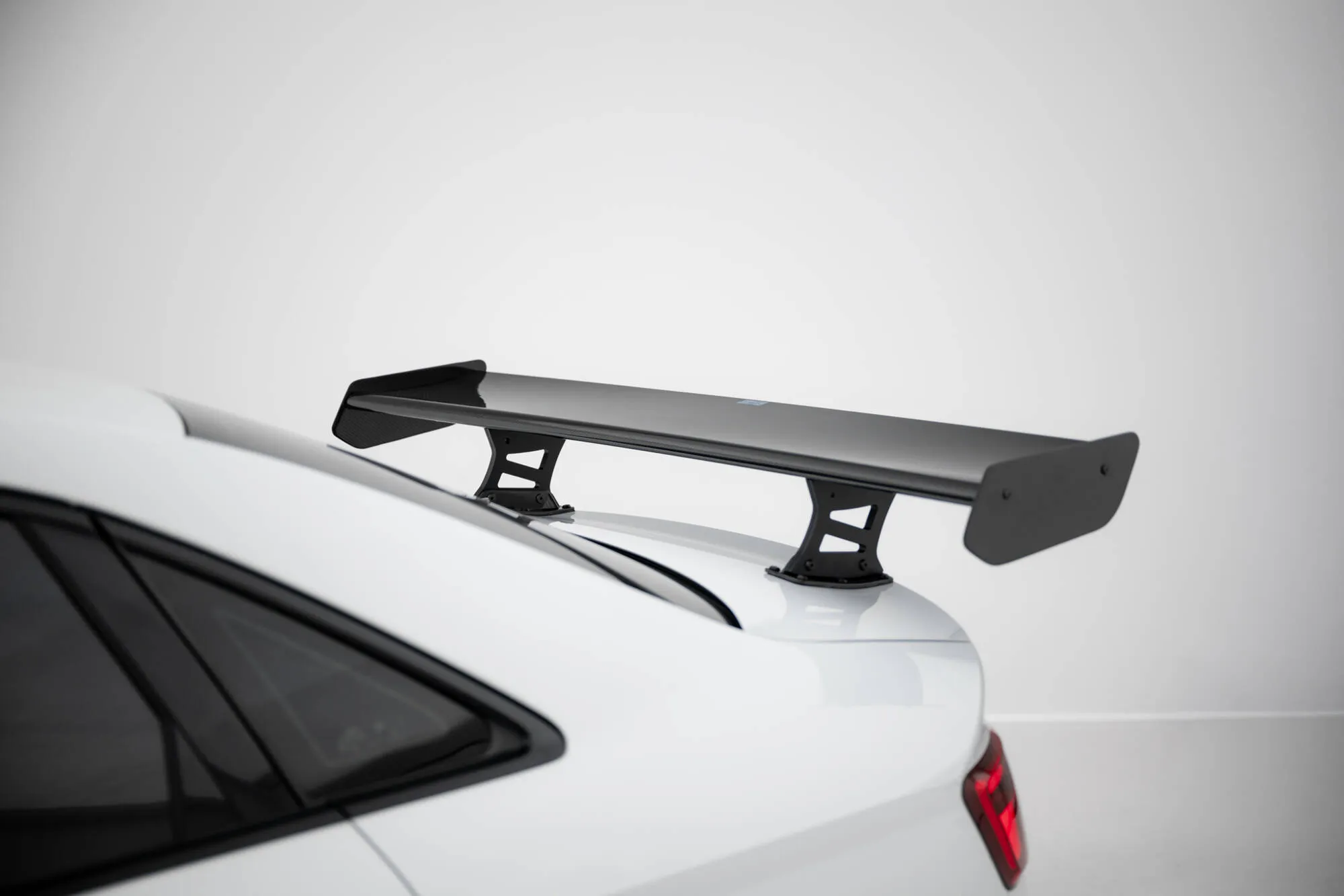 Hekkspoiler med indre bøyler med LED Audi A3 (S3) 2020-2026 | Carbon Fiber Edition – bilde 4