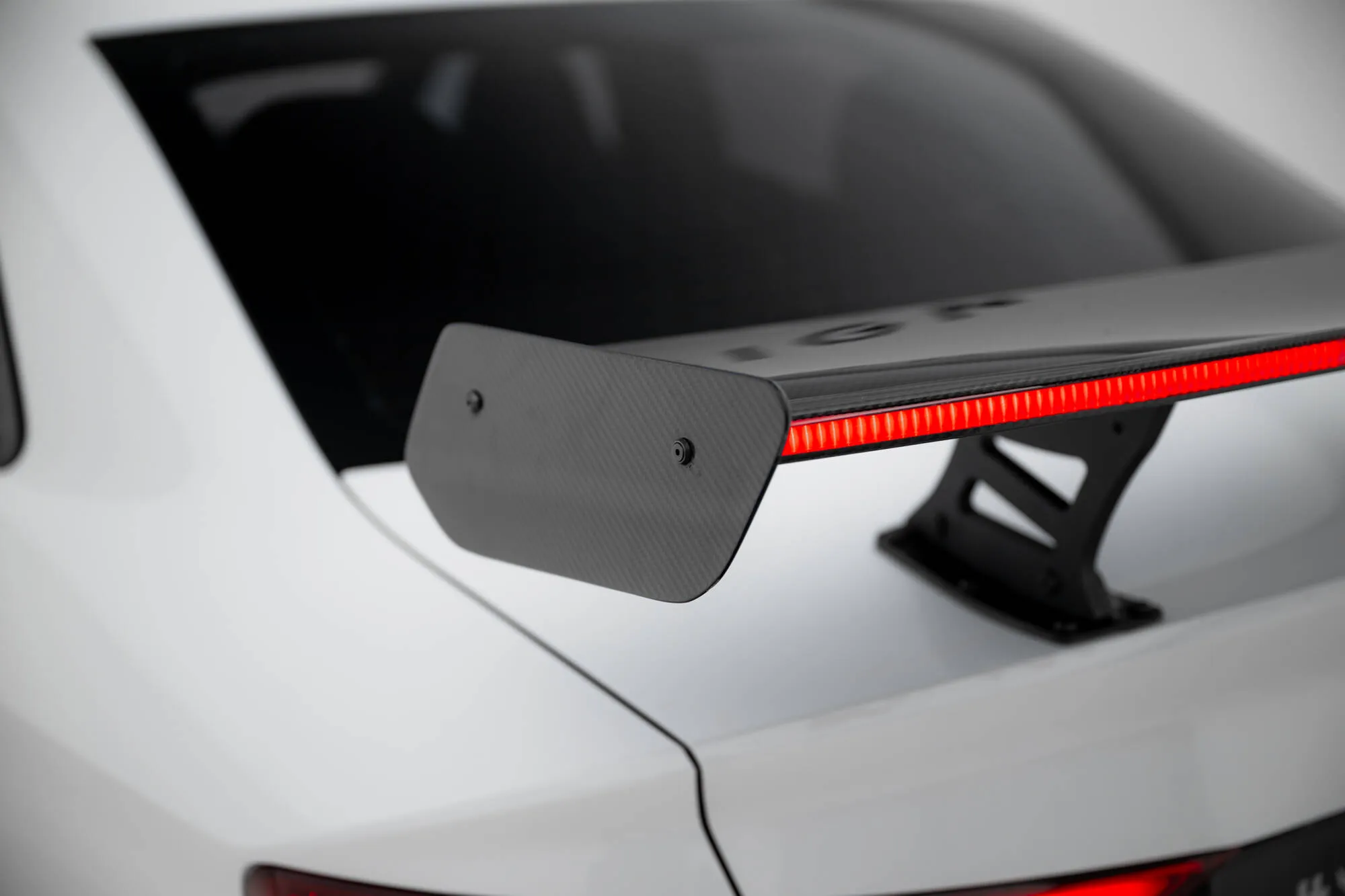 Hekkspoiler med indre bøyler med LED Audi A3 (S3) 2020-2026 | Carbon Fiber Edition – bilde 6