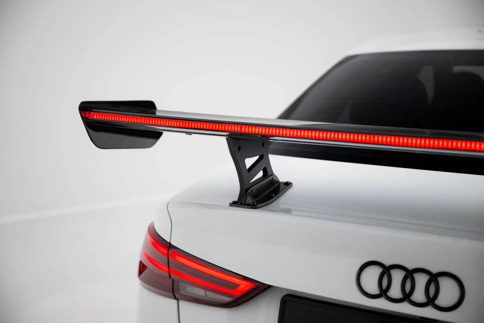 Hekkspoiler med indre bøyler med LED Audi A3 (S3) 2020-2026 | Carbon Fiber Edition – bilde 7