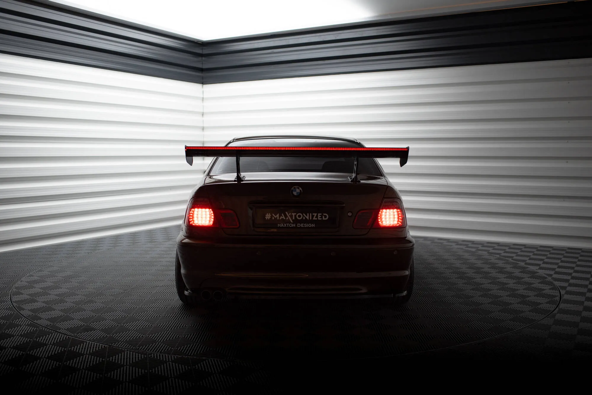 Hekkspoiler med indre bøyler med LED BMW 3 (E46) 1998 - 2005 | Carbon Fiber Edition