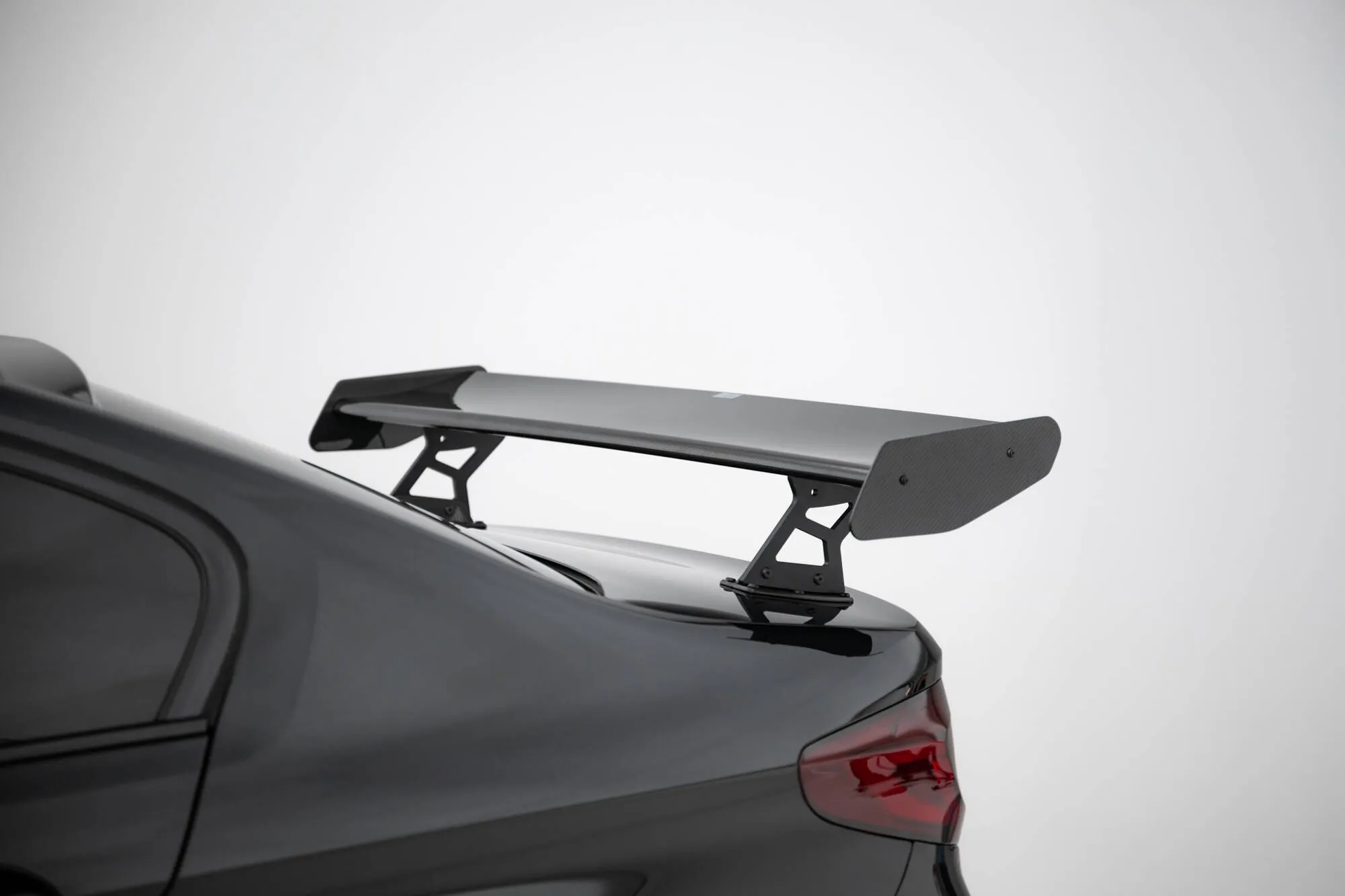Hekkspoiler med indre bøyler med LED BMW 5 / M5 (G30/F90) | Carbon Fiber Edition – bilde 5