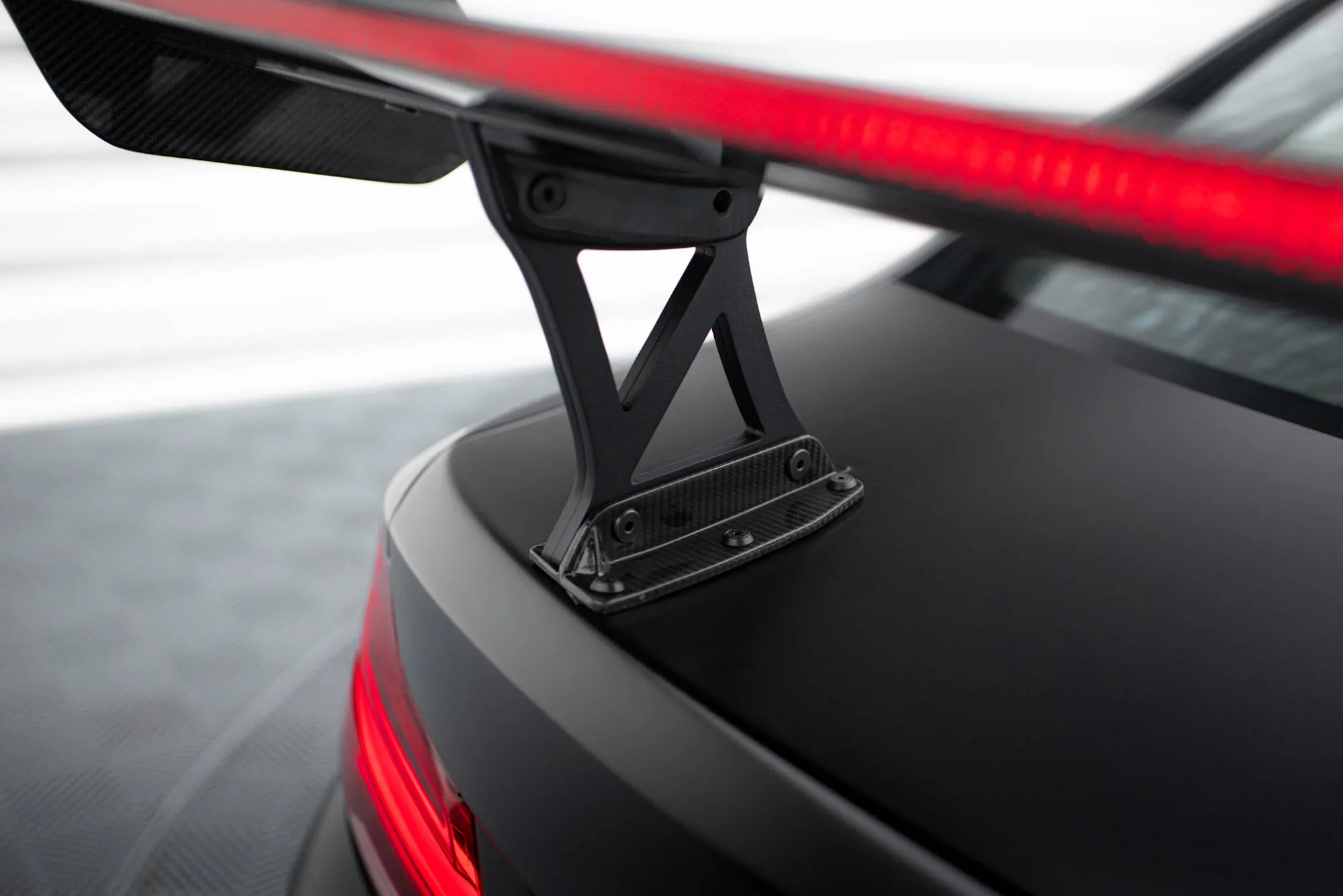 Hekkspoiler med indre bøyler med LED BMW M2 (F87) 2015-2022 | Carbon Fiber Edition – bilde 12