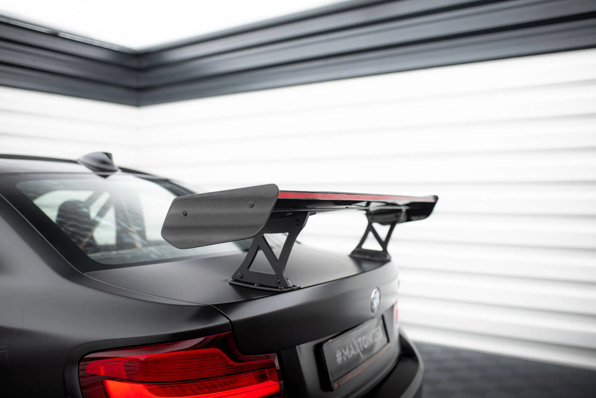 Hekkspoiler med indre bøyler med LED BMW M2 (F87) 2015-2022 | Carbon Fiber Edition – bilde 13