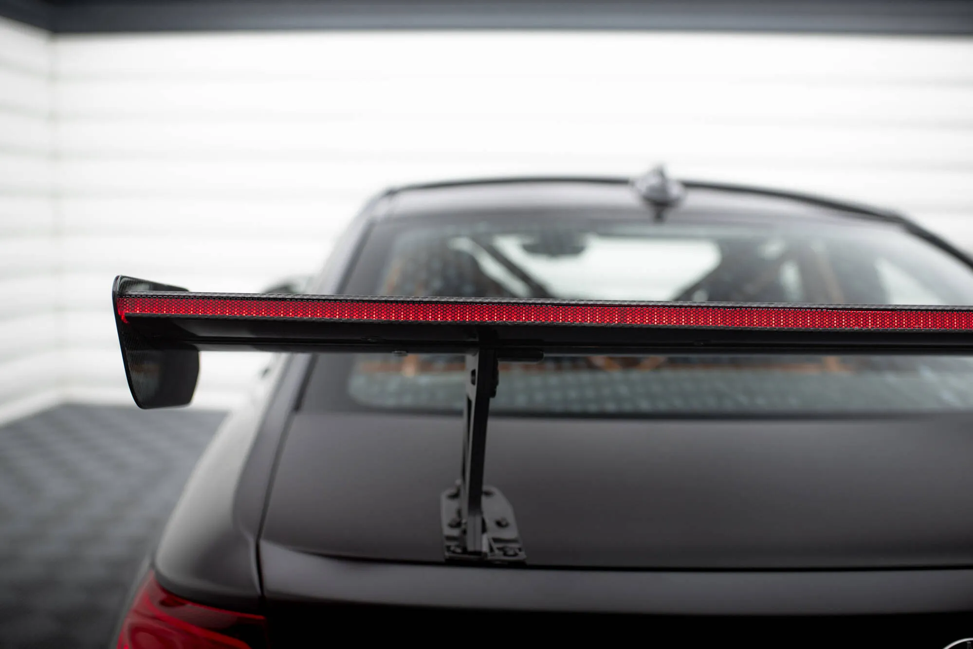 Hekkspoiler med indre bøyler med LED BMW M2 (F87) 2015-2022 | Carbon Fiber Edition – bilde 15