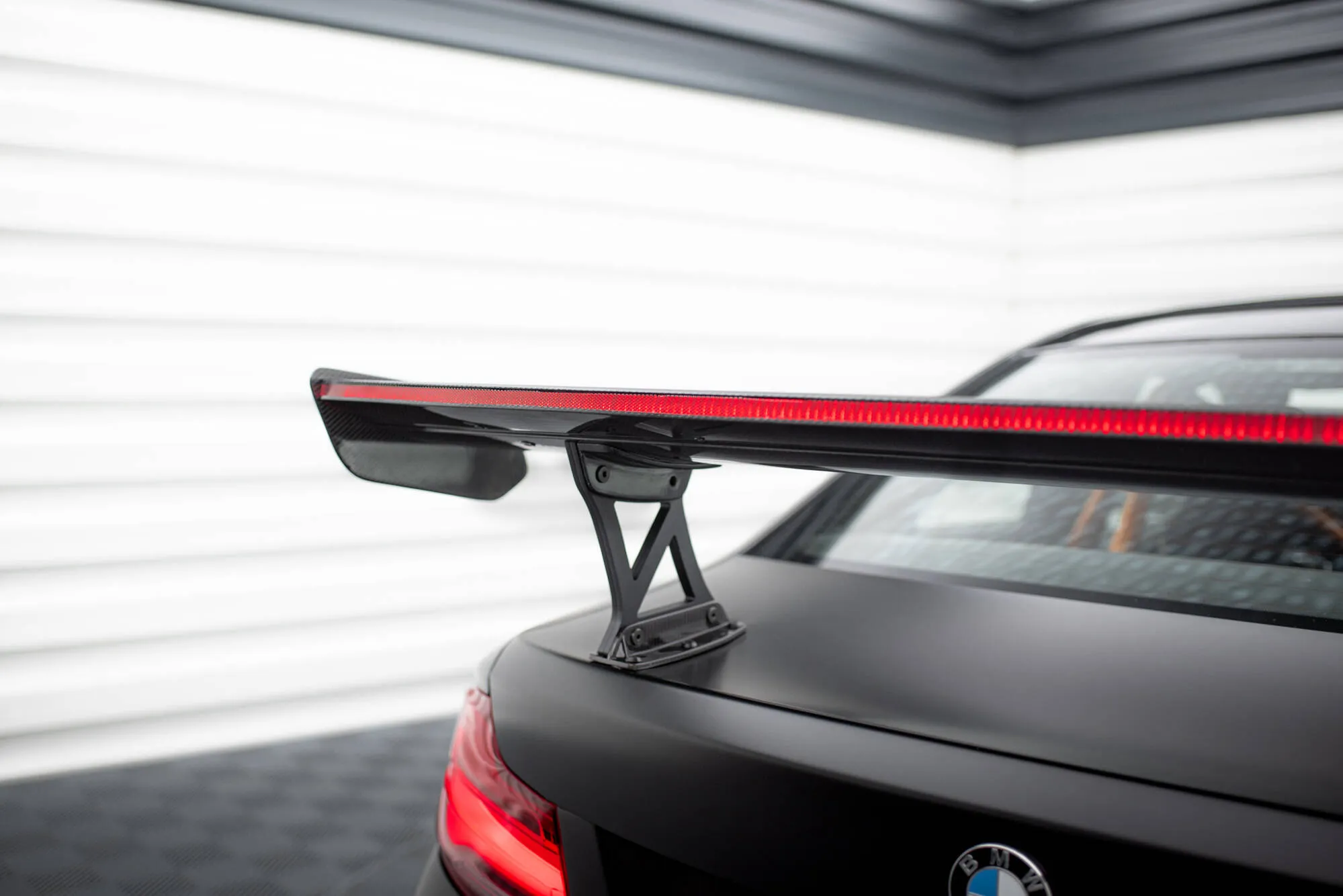 Hekkspoiler med indre bøyler med LED BMW M2 (F87) 2015-2022 | Carbon Fiber Edition – bilde 17