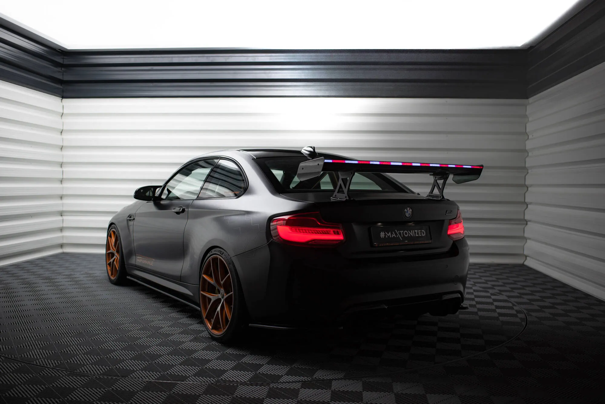 Hekkspoiler med indre bøyler med LED BMW M2 (F87) 2015-2022 | Carbon Fiber Edition – bilde 3