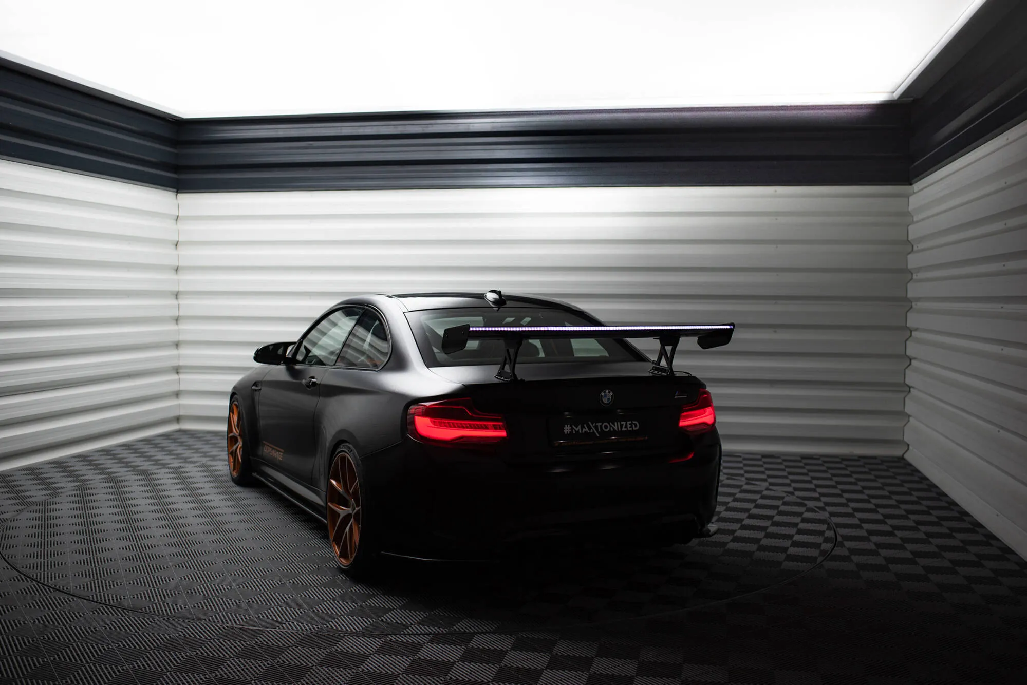 Hekkspoiler med indre bøyler med LED BMW M2 (F87) 2015-2022 | Carbon Fiber Edition – bilde 4