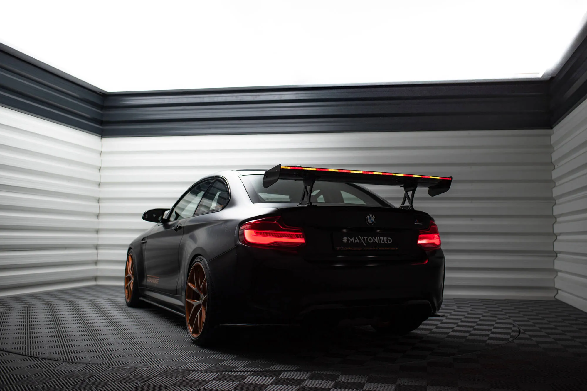 Hekkspoiler med indre bøyler med LED BMW M2 (F87) 2015-2022 | Carbon Fiber Edition – bilde 6