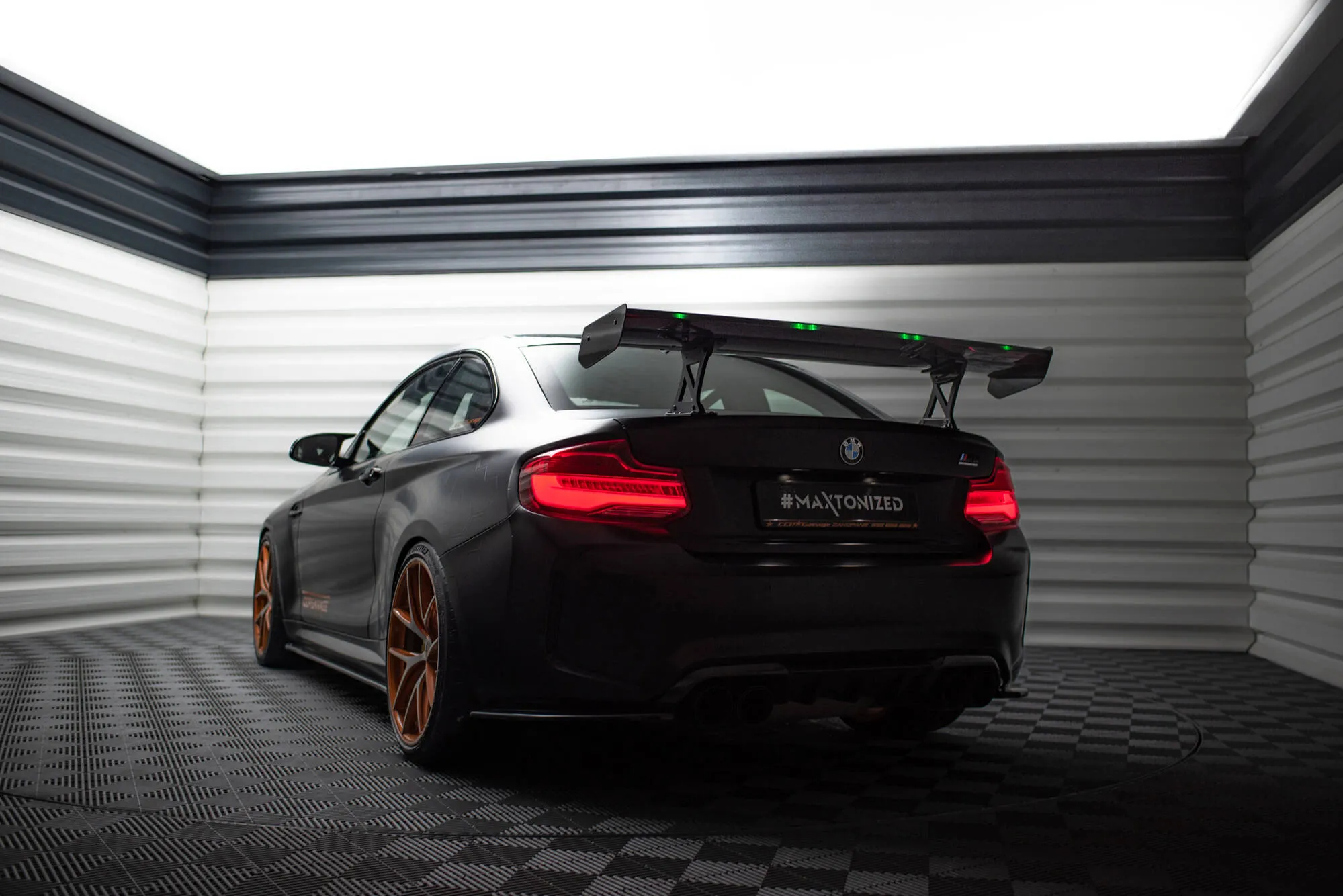 Hekkspoiler med indre bøyler med LED BMW M2 (F87) 2015-2022 | Carbon Fiber Edition – bilde 7