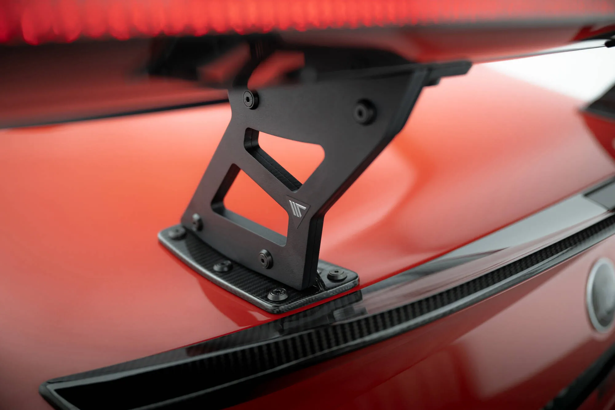 Hekkspoiler med indre bøyler med LED BMW M2 (G87) 2023-2026 | Carbon Fiber Edition – bilde 12