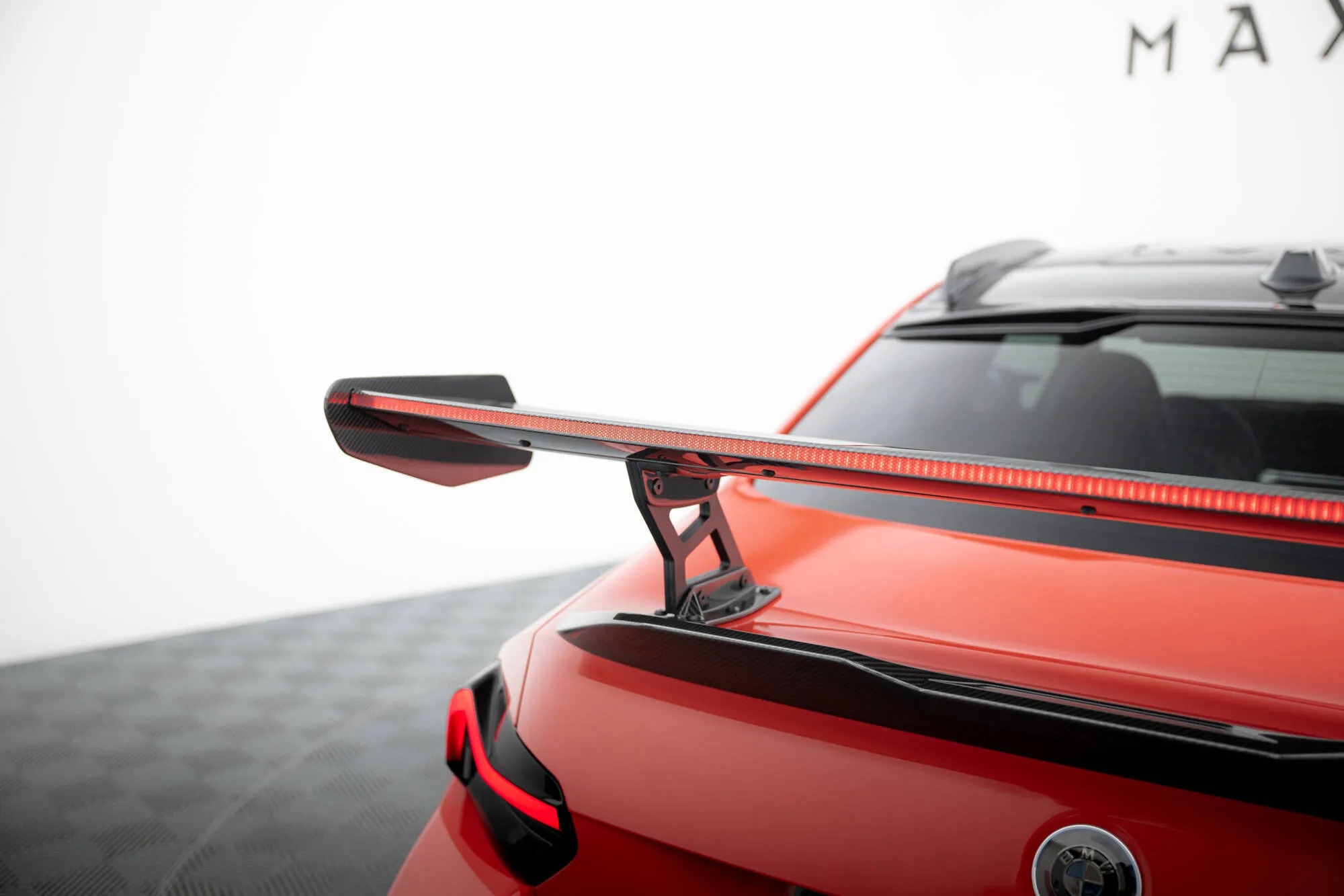 Hekkspoiler med indre bøyler med LED BMW M2 (G87) 2023-2026 | Carbon Fiber Edition – bilde 9