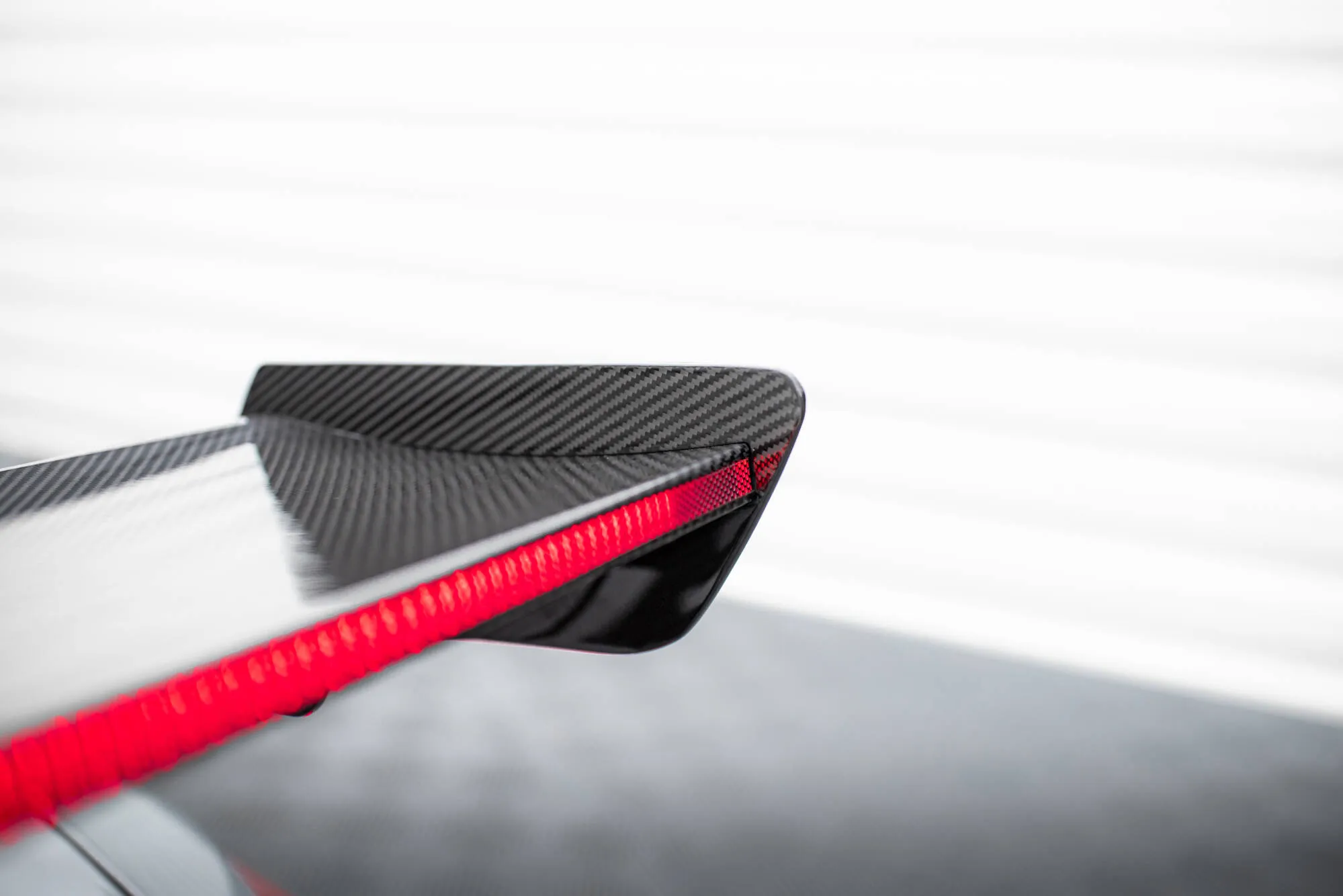 Hekkspoiler med indre bøyler med LED BMW M3 (G80) 2021-2026 | Carbon Fiber Edition – bilde 5