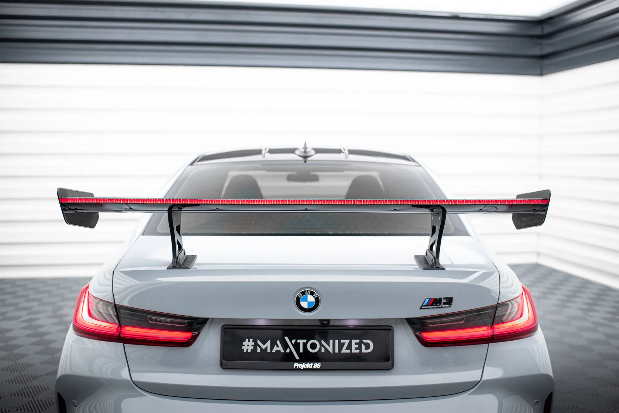 Hekkspoiler med indre bøyler med LED BMW M3 (G80) 2021-2026 | Carbon Fiber Edition – bilde 6