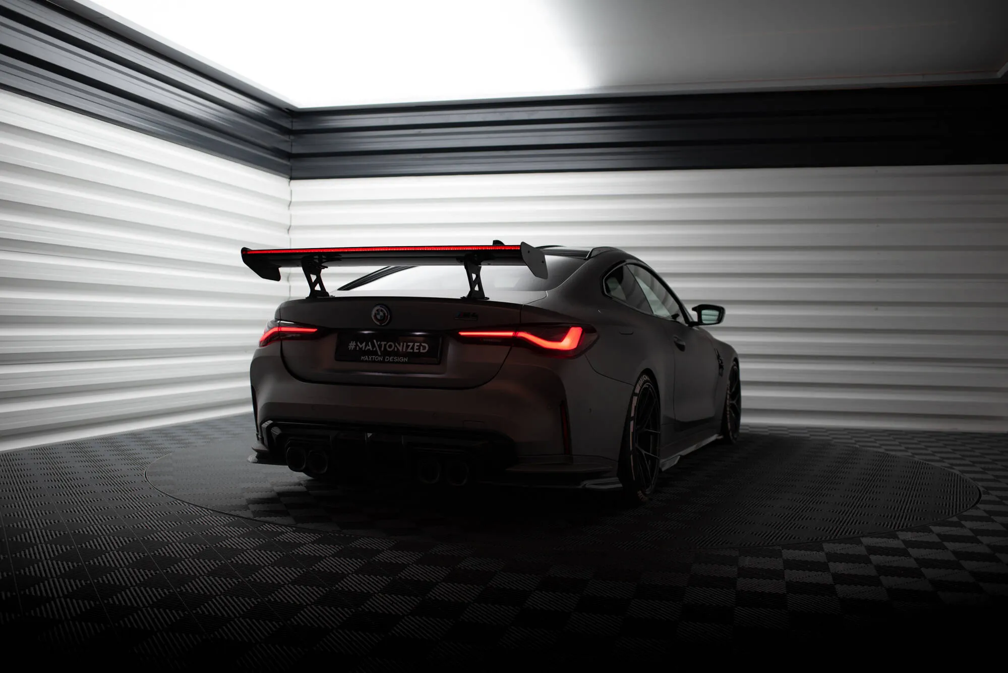 Hekkspoiler med indre bøyler med LED BMW M4 (G82) 2021-2026 | Carbon Fiber Edition – bilde 2