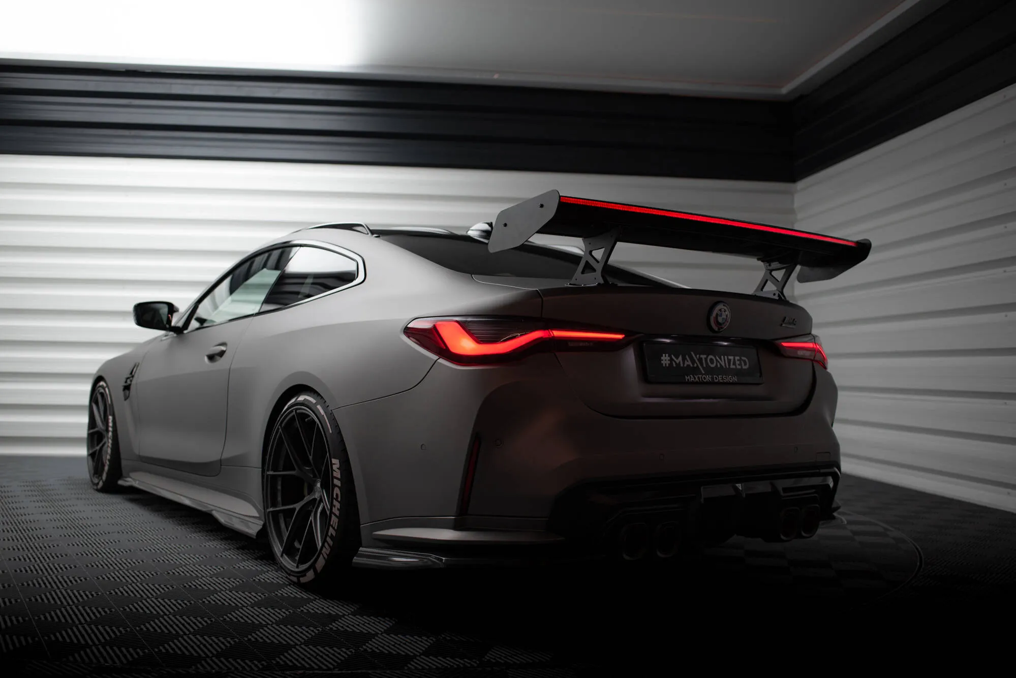 Hekkspoiler med indre bøyler med LED BMW M4 (G82) 2021-2026 | Carbon Fiber Edition – bilde 3