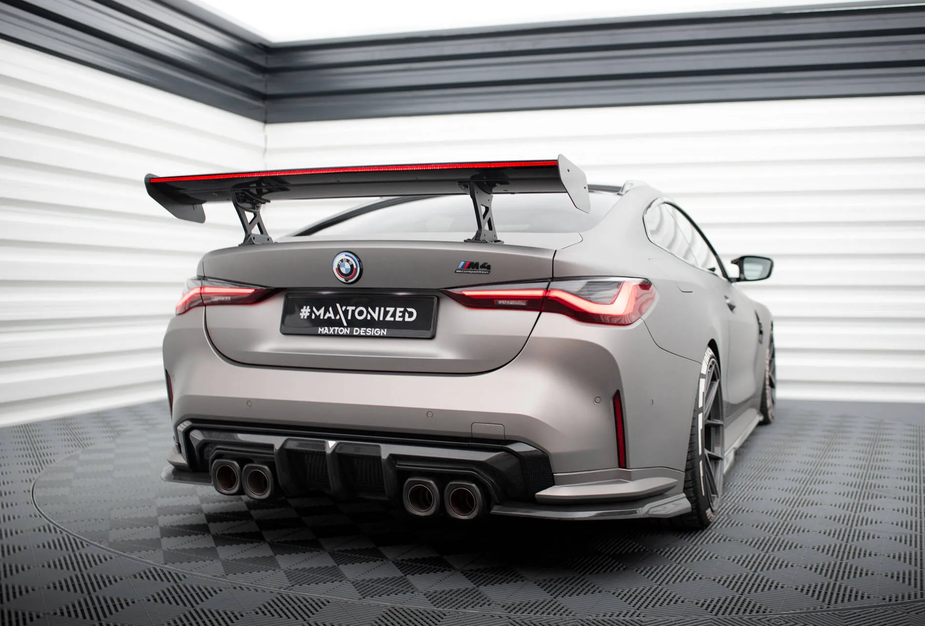 Hekkspoiler med indre bøyler med LED BMW M4 (G82) 2021-2026 | Carbon Fiber Edition – bilde 5