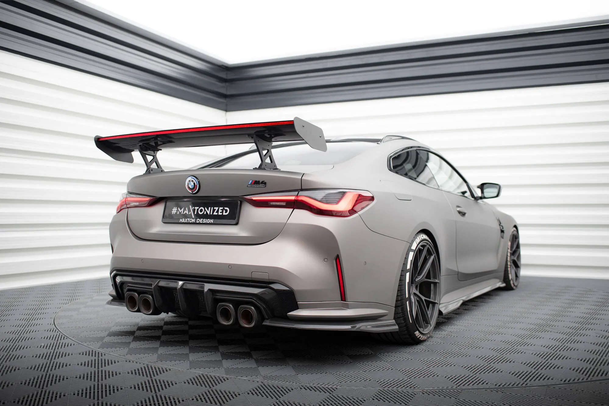 Hekkspoiler med indre bøyler med LED BMW M4 (G82) 2021-2026 | Carbon Fiber Edition – bilde 6