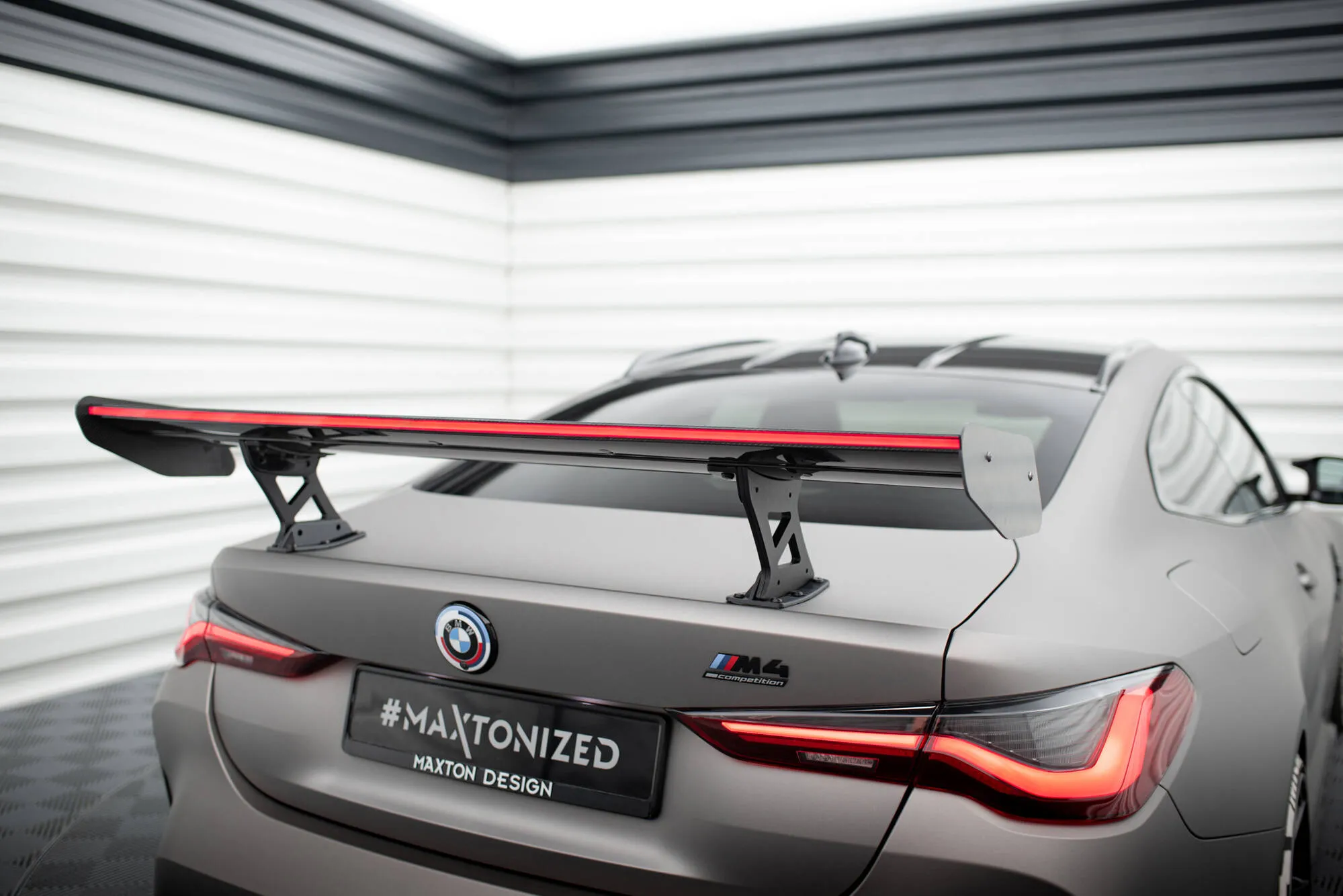 Hekkspoiler med indre bøyler med LED BMW M4 (G82) 2021-2026 | Carbon Fiber Edition – bilde 7