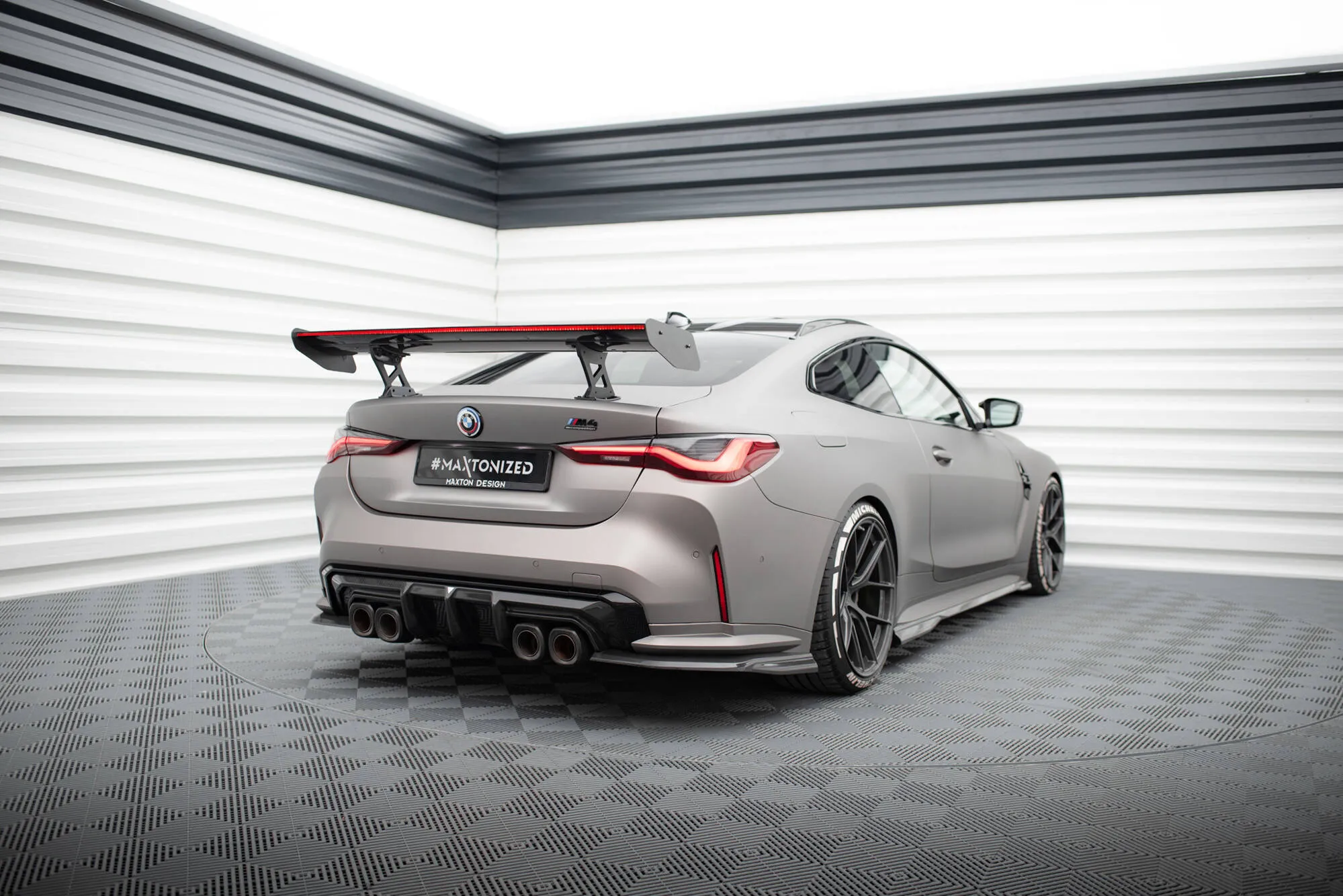 Hekkspoiler med indre bøyler med LED BMW M4 (G82) 2021-2026 | Carbon Fiber Edition – bilde 9