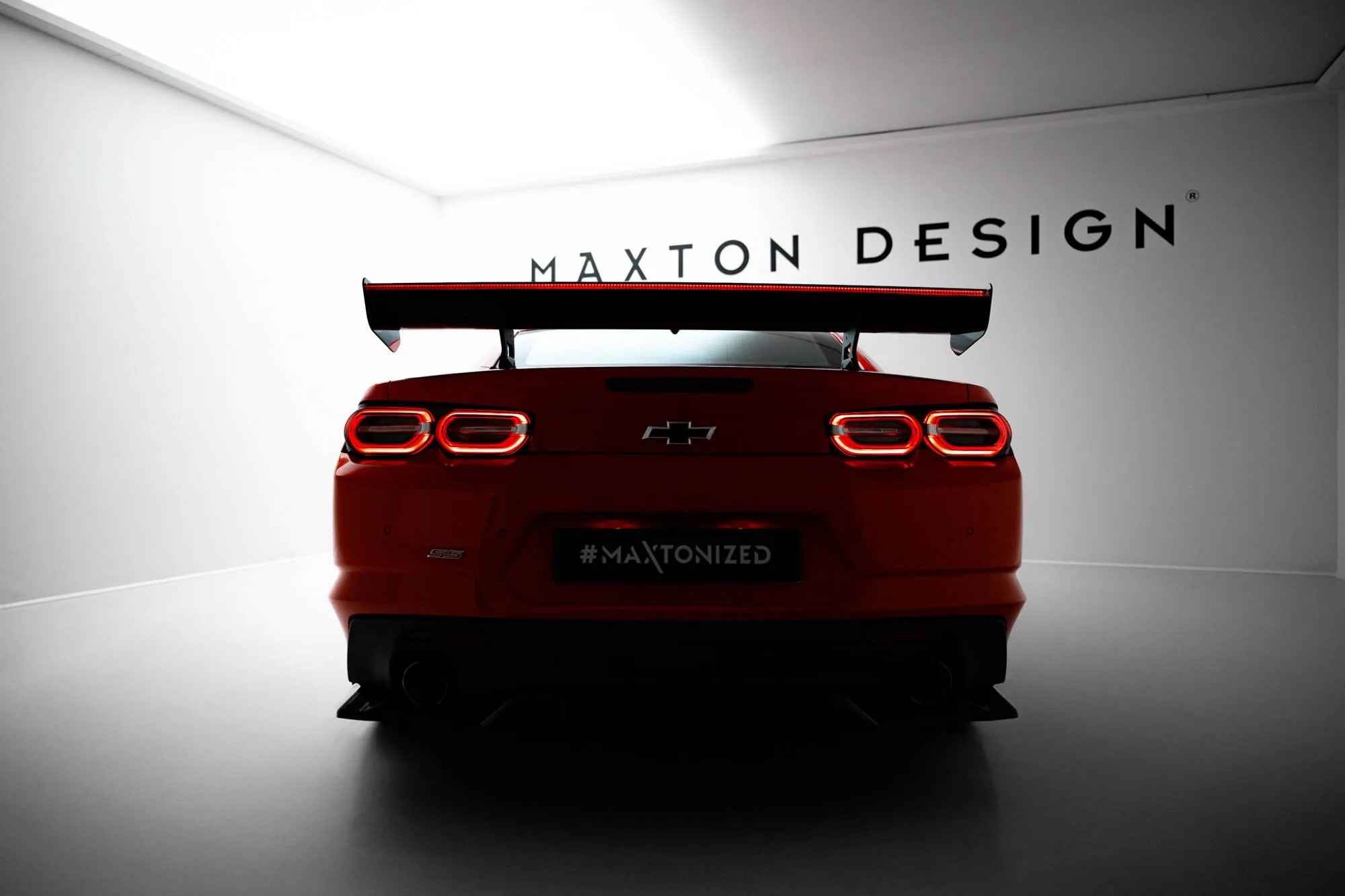 Hekkspoiler med indre bøyler med LED Chevrolet Camaro SS (Mk6 Facelift) 2018-2023 | Carbon Fiber Edition – bilde 2