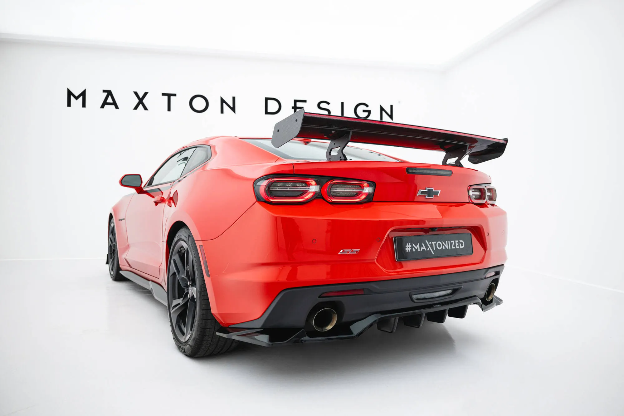 Hekkspoiler med indre bøyler med LED Chevrolet Camaro SS (Mk6 Facelift) 2018-2023 | Carbon Fiber Edition – bilde 7