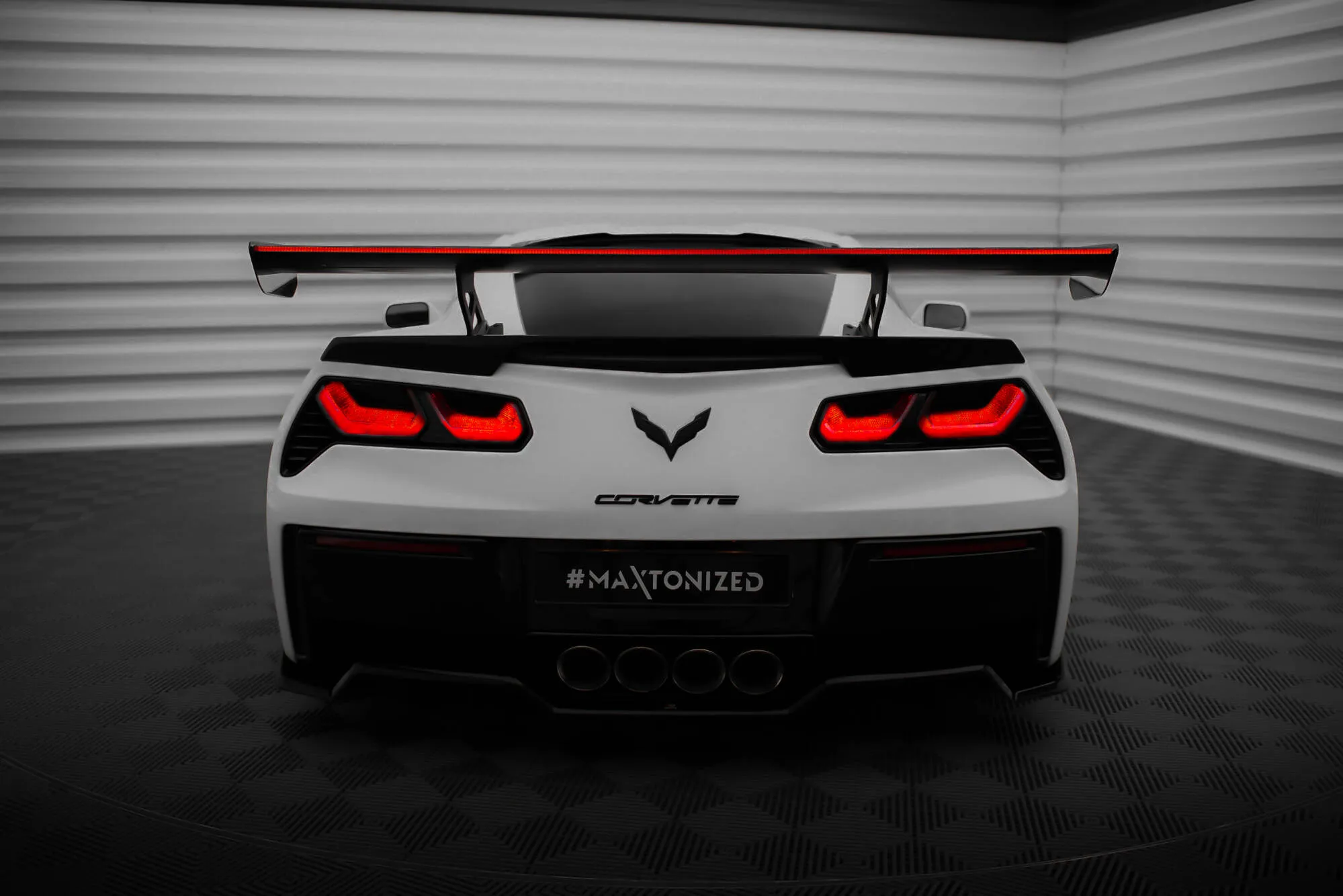 Hekkspoiler med indre bøyler med LED Chevrolet Corvette (C7) 2013-2019 | Carbon Fiber Edition