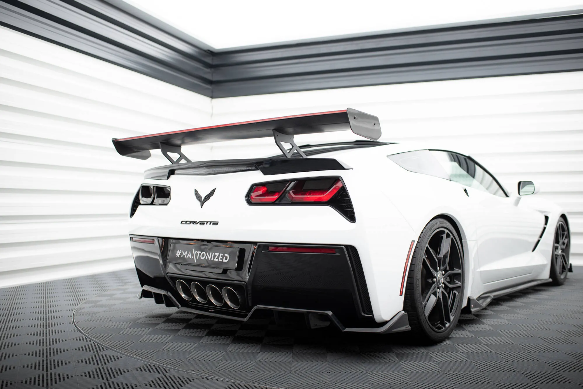 Hekkspoiler med indre bøyler med LED Chevrolet Corvette (C7) 2013-2019 | Carbon Fiber Edition – bilde 3