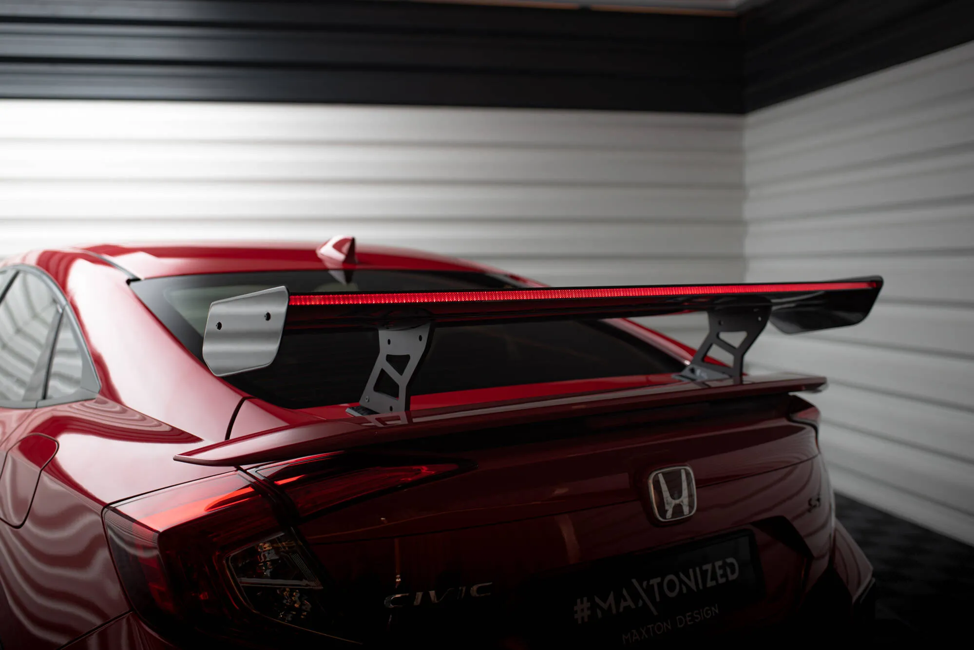 Hekkspoiler med indre bøyler med LED Honda Civic (Mk10) 2016-2023 | Carbon Fiber Edition