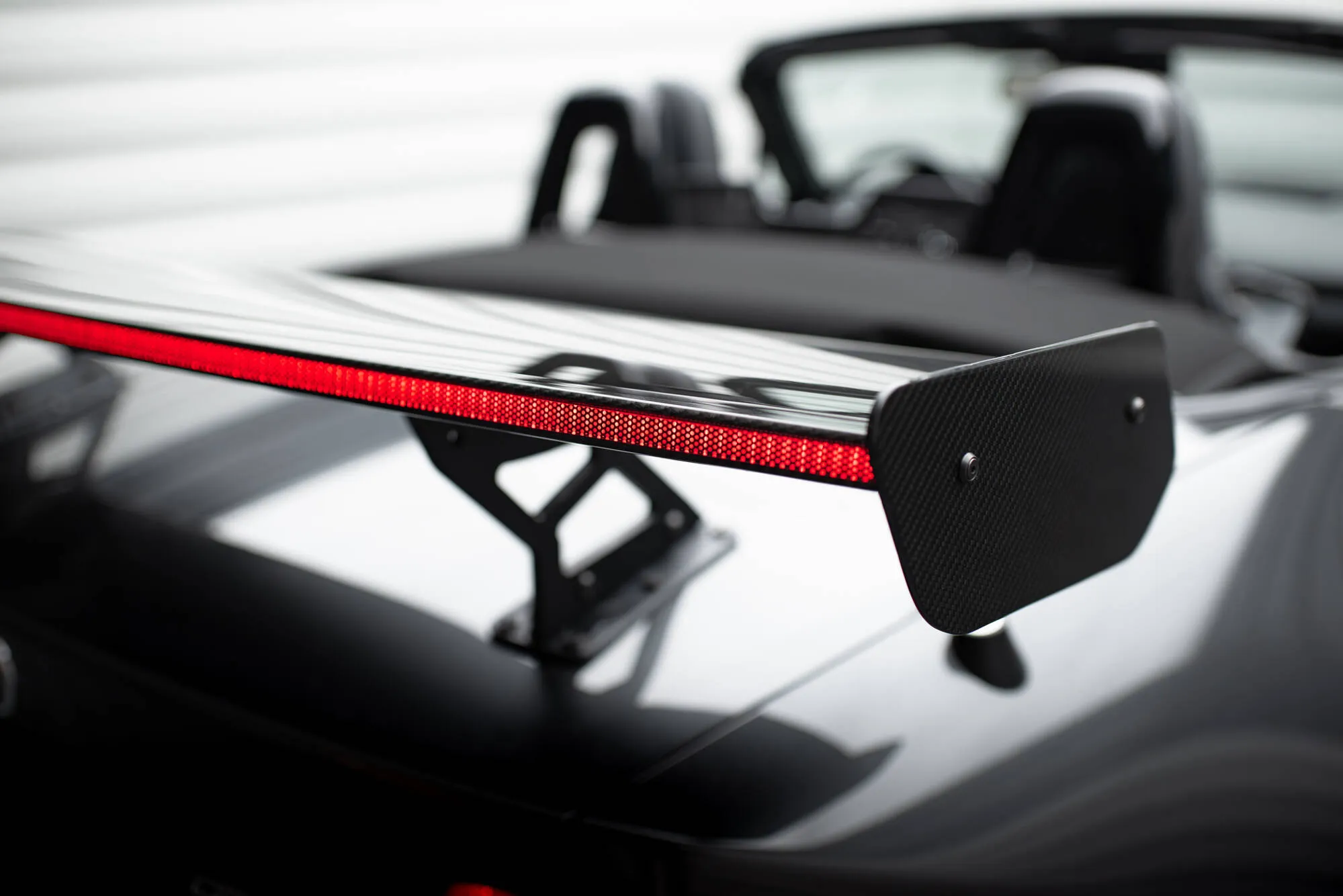 Hekkspoiler med indre bøyler med LED Mazda MX-5 (Mk4) 2015-2026 | Carbon Fiber Edition – bilde 7