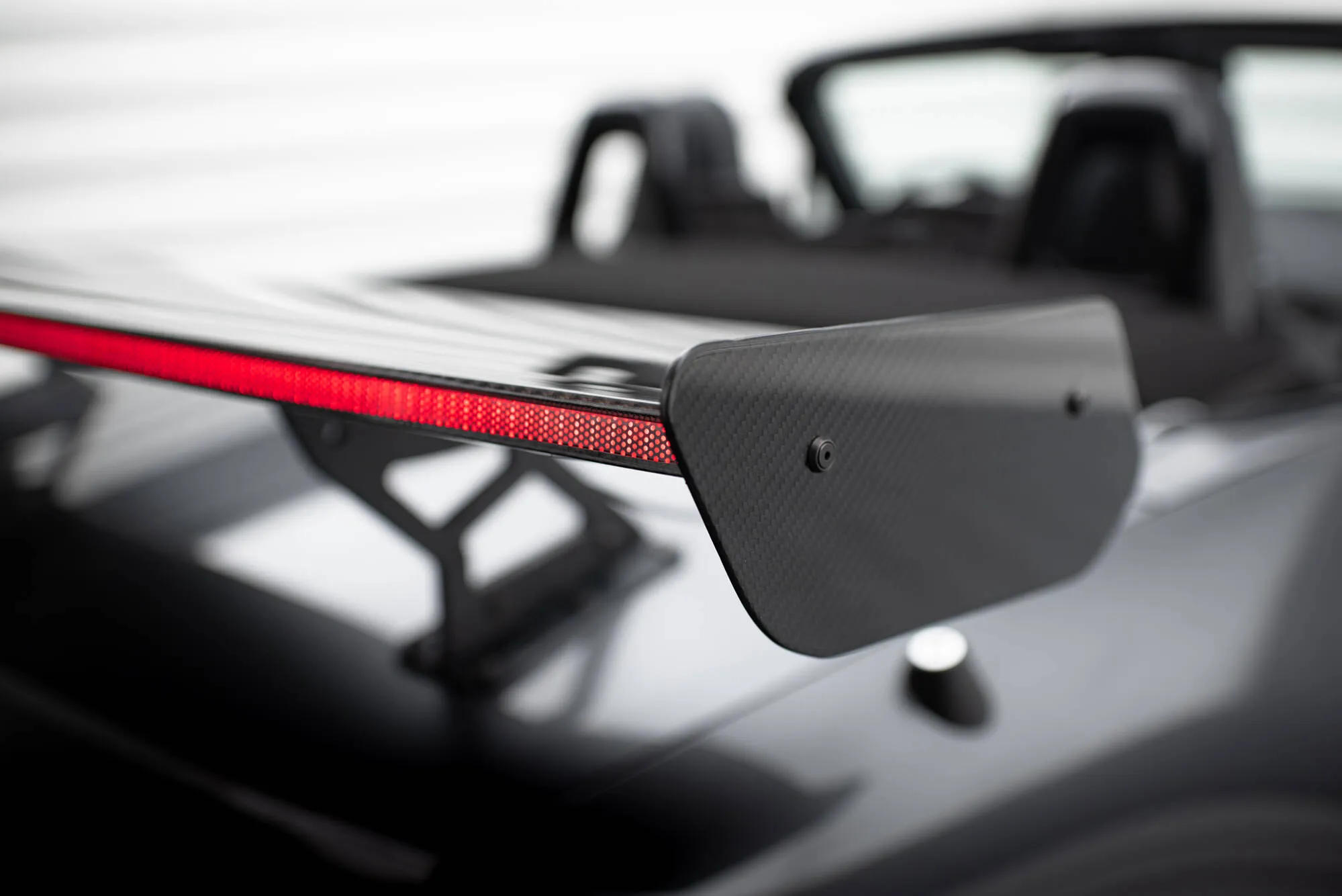 Hekkspoiler med indre bøyler med LED Mazda MX-5 (Mk4) 2015-2026 | Carbon Fiber Edition – bilde 9