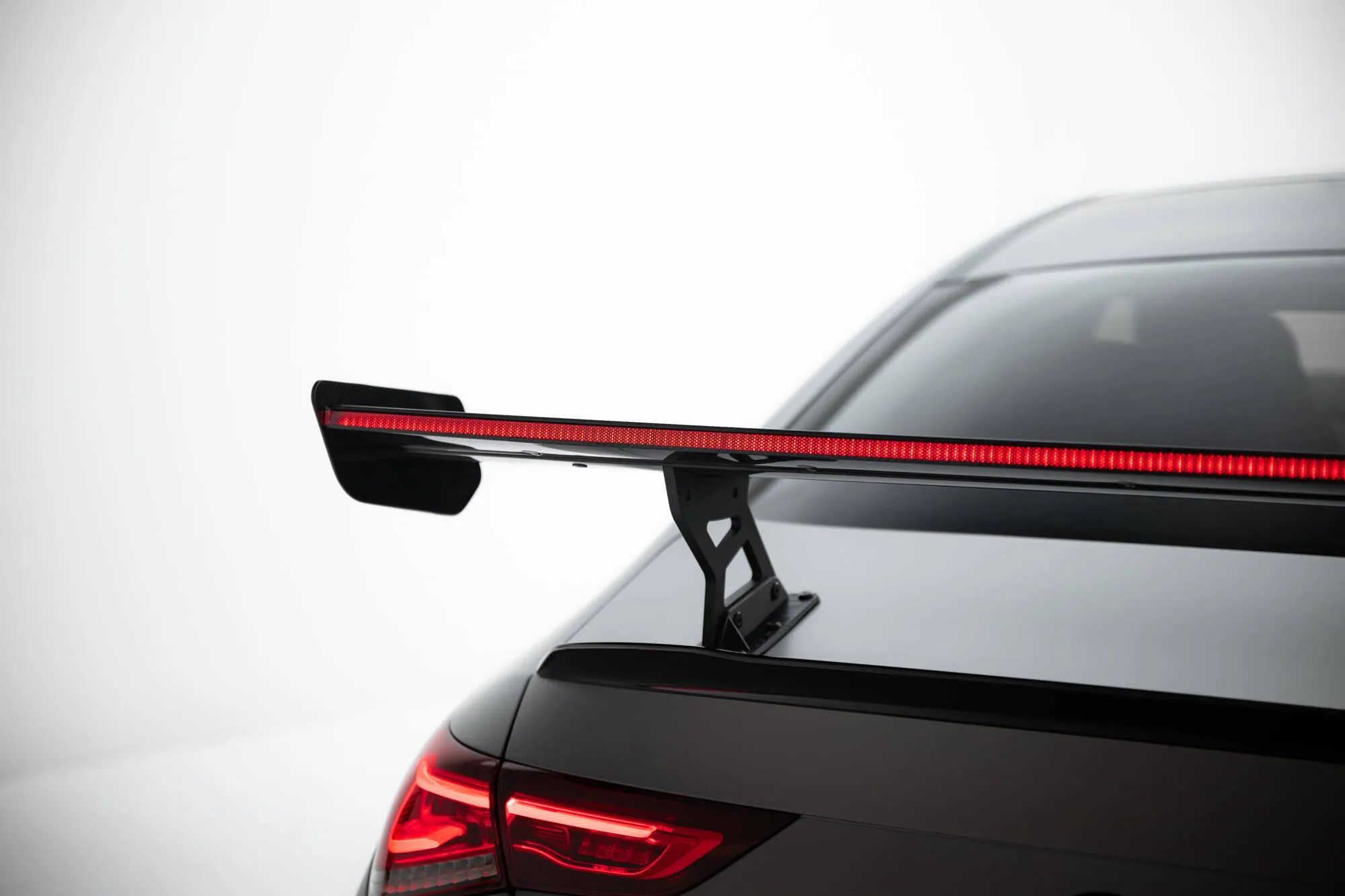 Hekkspoiler med indre bøyler med LED Mercedes-Benz Cla (C118) 2019 - 2025 | Carbon Fiber Edition – bilde 4