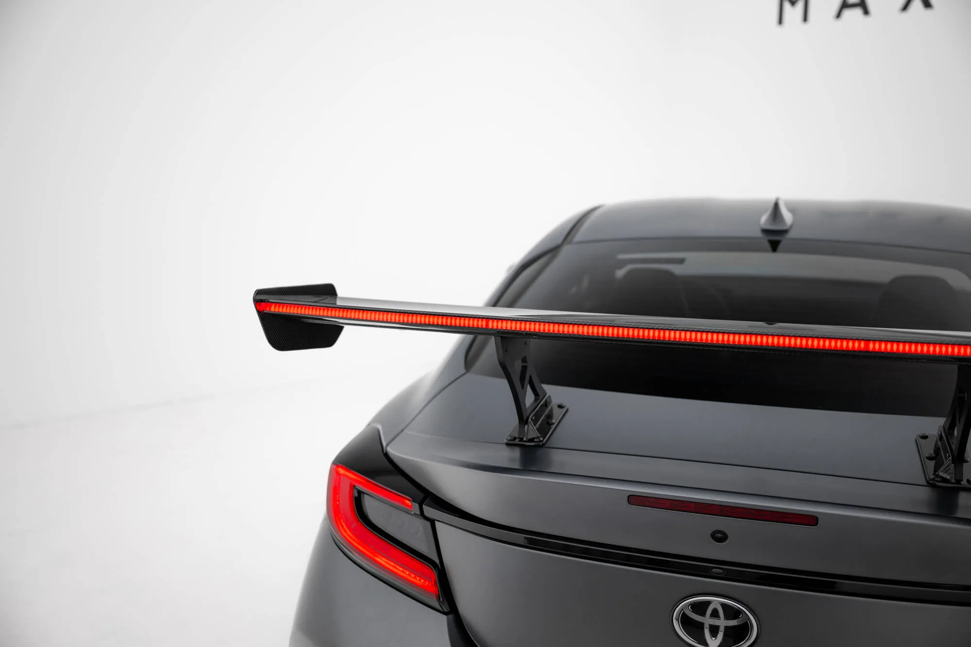 Hekkspoiler med indre bøyler med LED Toyota GR86 (Mk1) 2021-2026 | Carbon Fiber Edition – bilde 6
