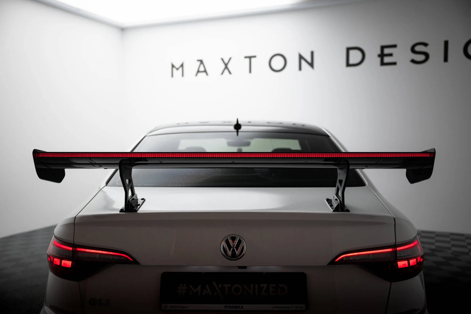 Hekkspoiler med indre bøyler med LED Volkswagen Jetta (VII) 2018 - 2021 | Carbon Fiber Edition