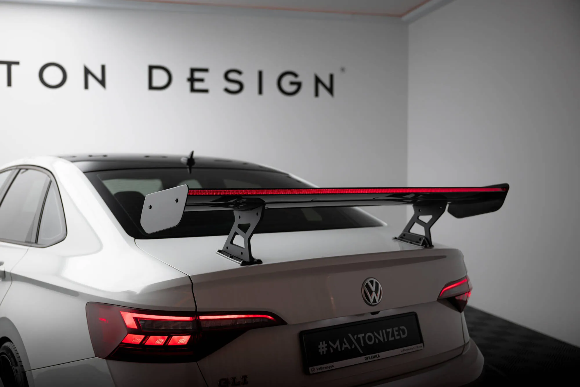 Hekkspoiler med indre bøyler med LED Volkswagen Jetta (VII) 2018 - 2021 | Carbon Fiber Edition – bilde 2