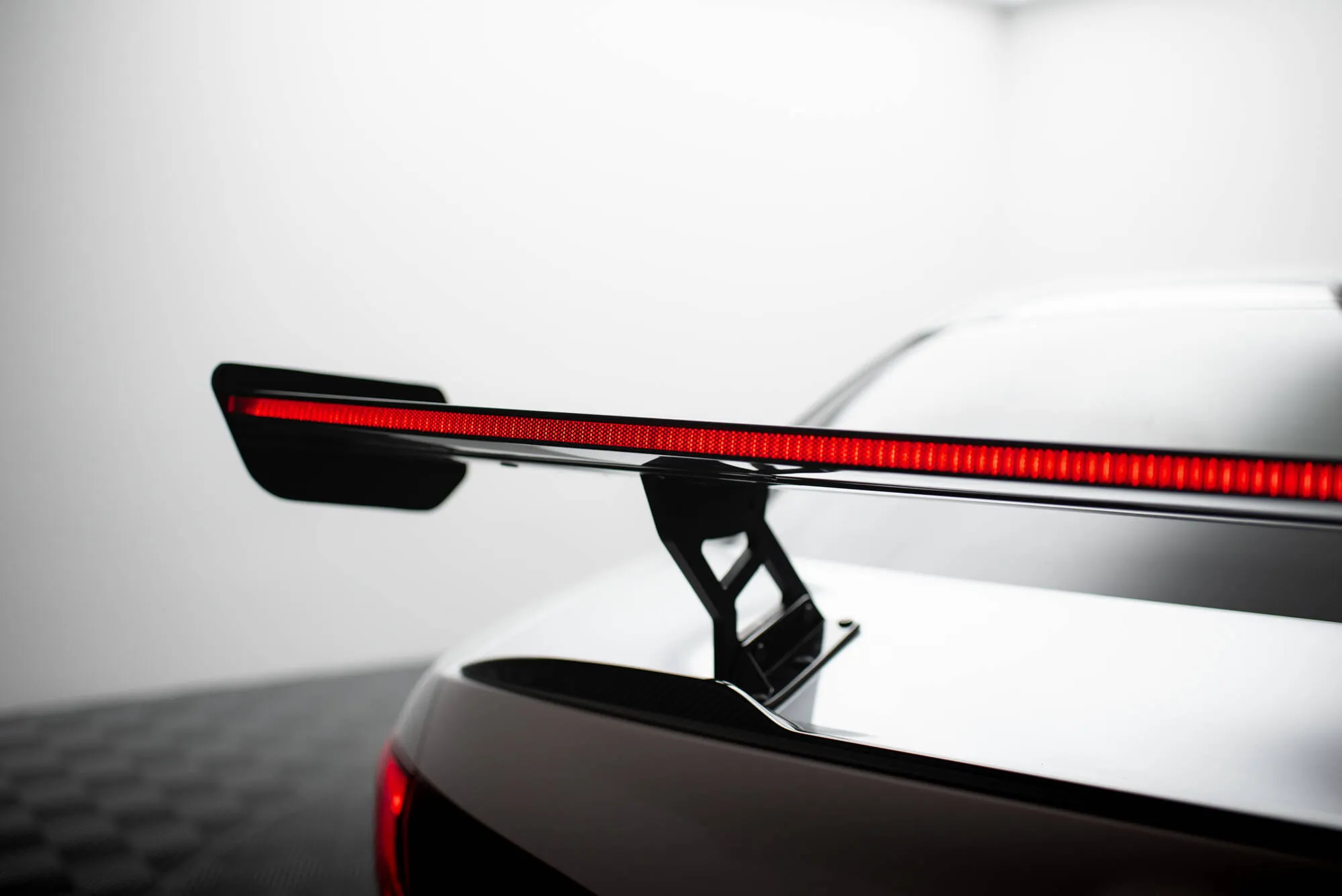 Hekkspoiler med LED Alfa Romeo Giulia 2015 -> | Carbon Fiber Edition – bilde 2