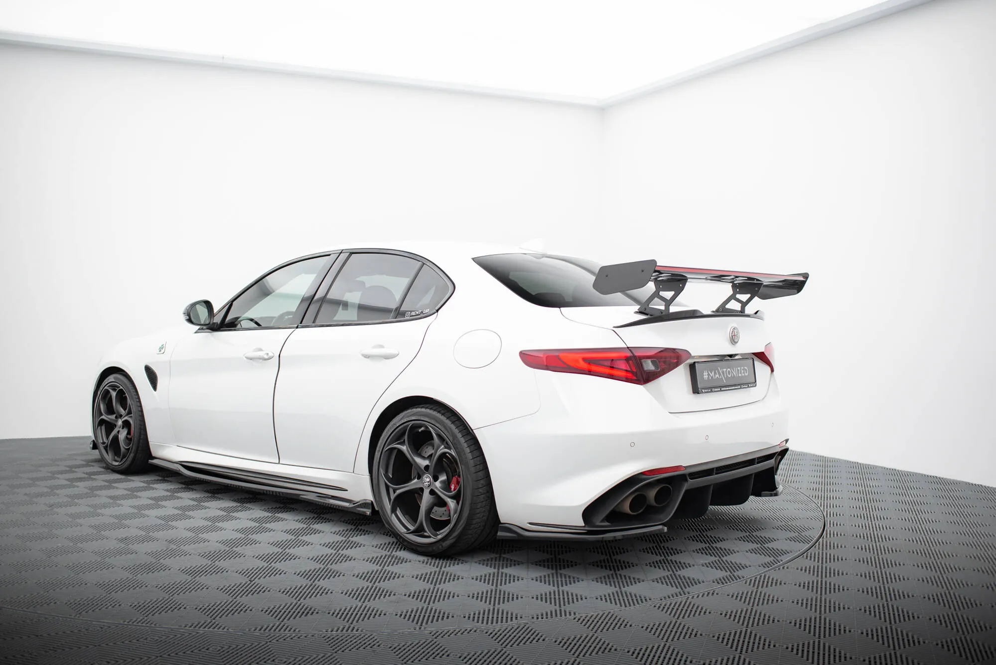 Hekkspoiler med LED Alfa Romeo Giulia 2015 -> | Carbon Fiber Edition – bilde 4