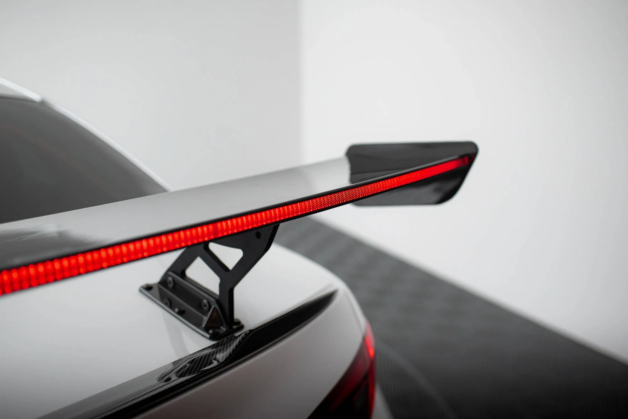 Hekkspoiler med LED Alfa Romeo Giulia 2015 -> | Carbon Fiber Edition – bilde 6