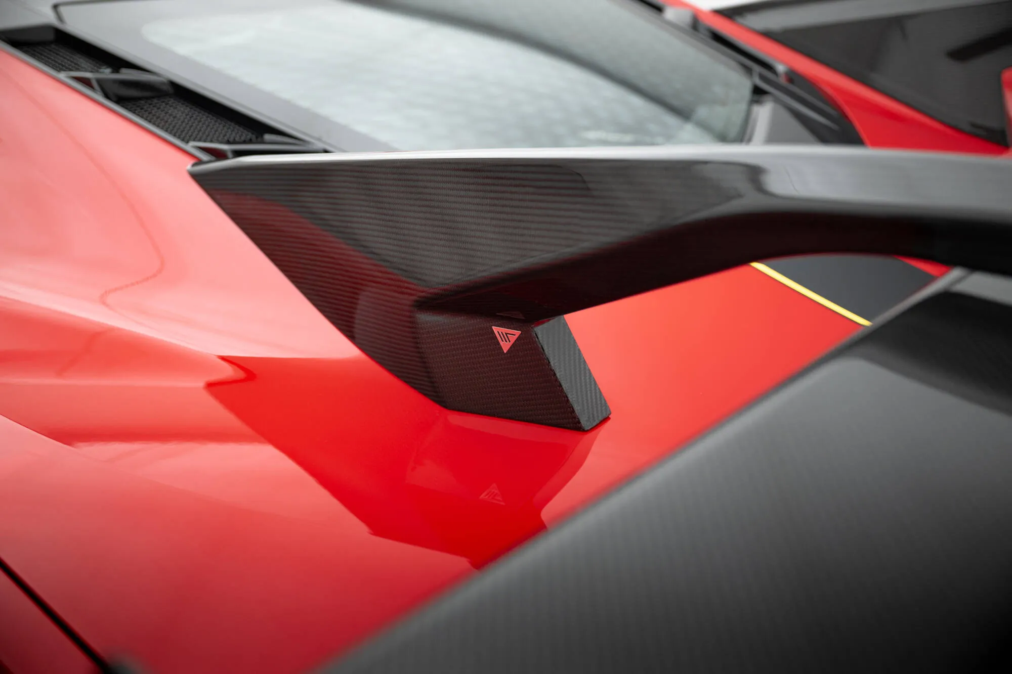 Hekkspoiler med LED Chevrolet Corvette (C8) 2019-2026 | Carbon Fiber Edition – bilde 14