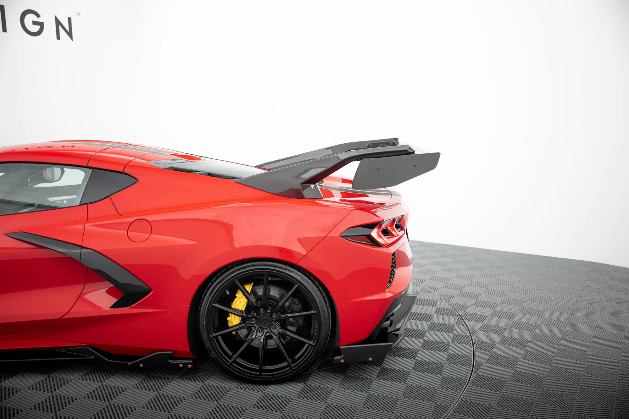 Hekkspoiler med LED Chevrolet Corvette (C8) 2019-2026 | Carbon Fiber Edition – bilde 3