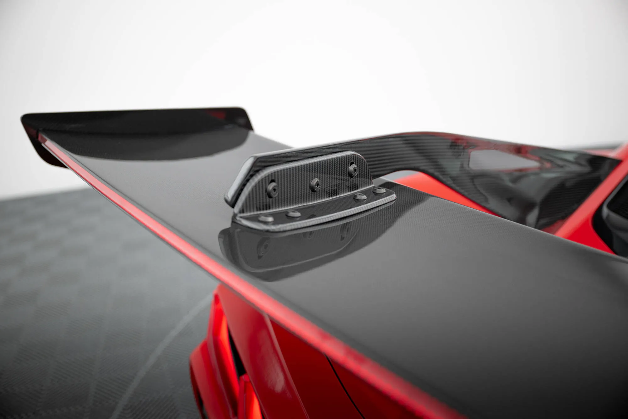 Hekkspoiler med LED Chevrolet Corvette (C8) 2019-2026 | Carbon Fiber Edition – bilde 5