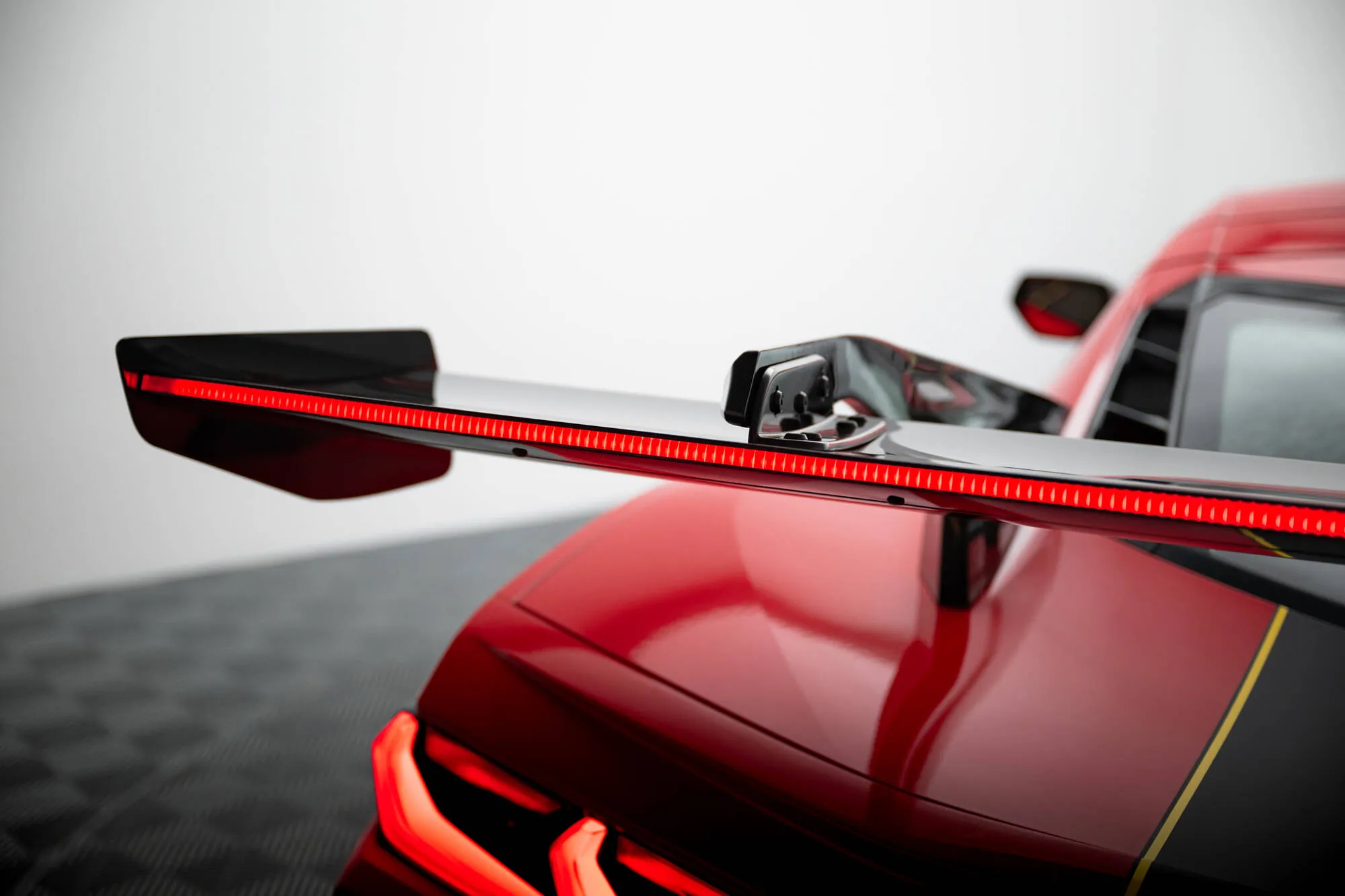 Hekkspoiler med LED Chevrolet Corvette (C8) 2019-2026 | Carbon Fiber Edition – bilde 9