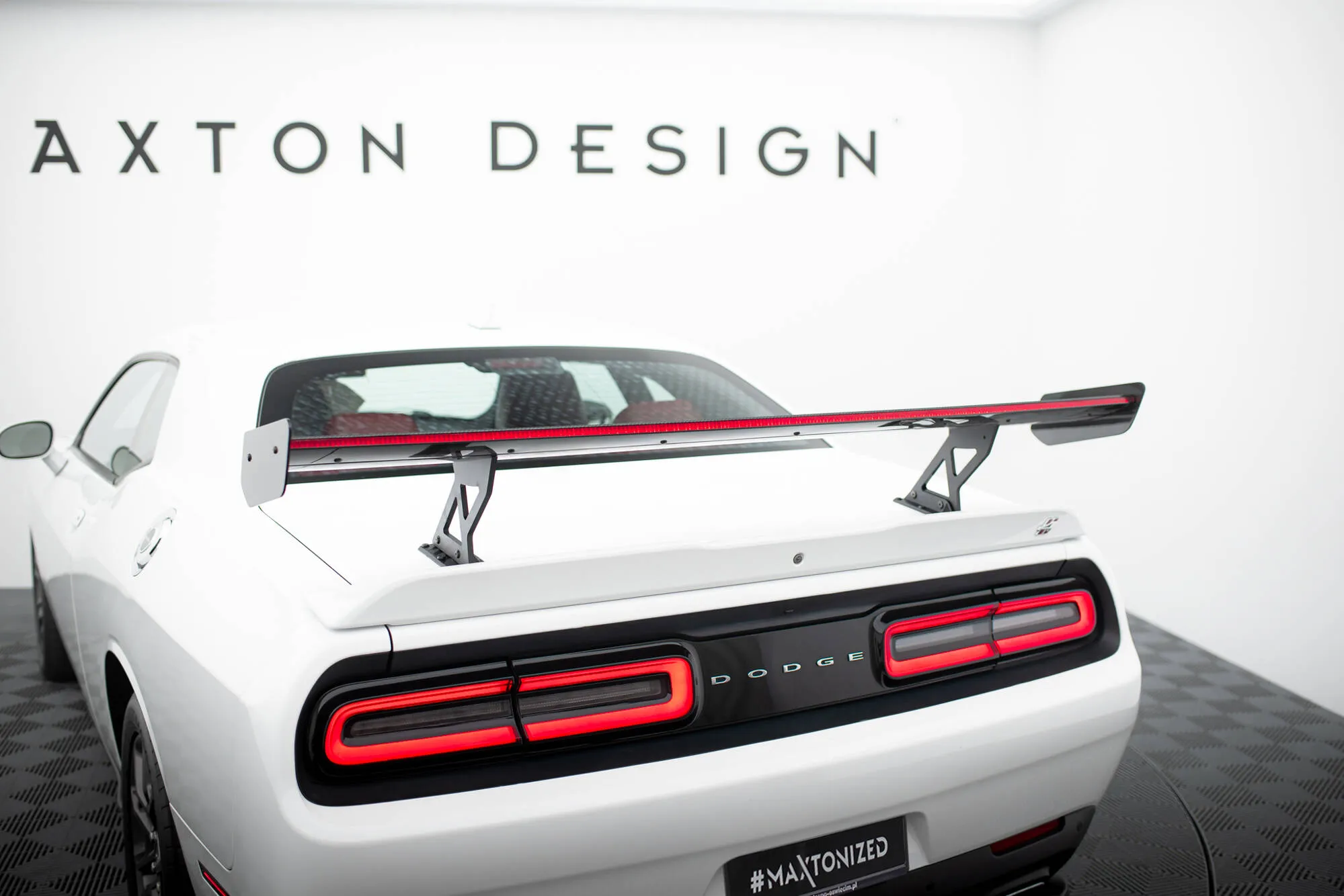 Hekkspoiler med LED Dodge Challenger (K3) 2008 - 2023 | Carbon Fiber Edition – bilde 11