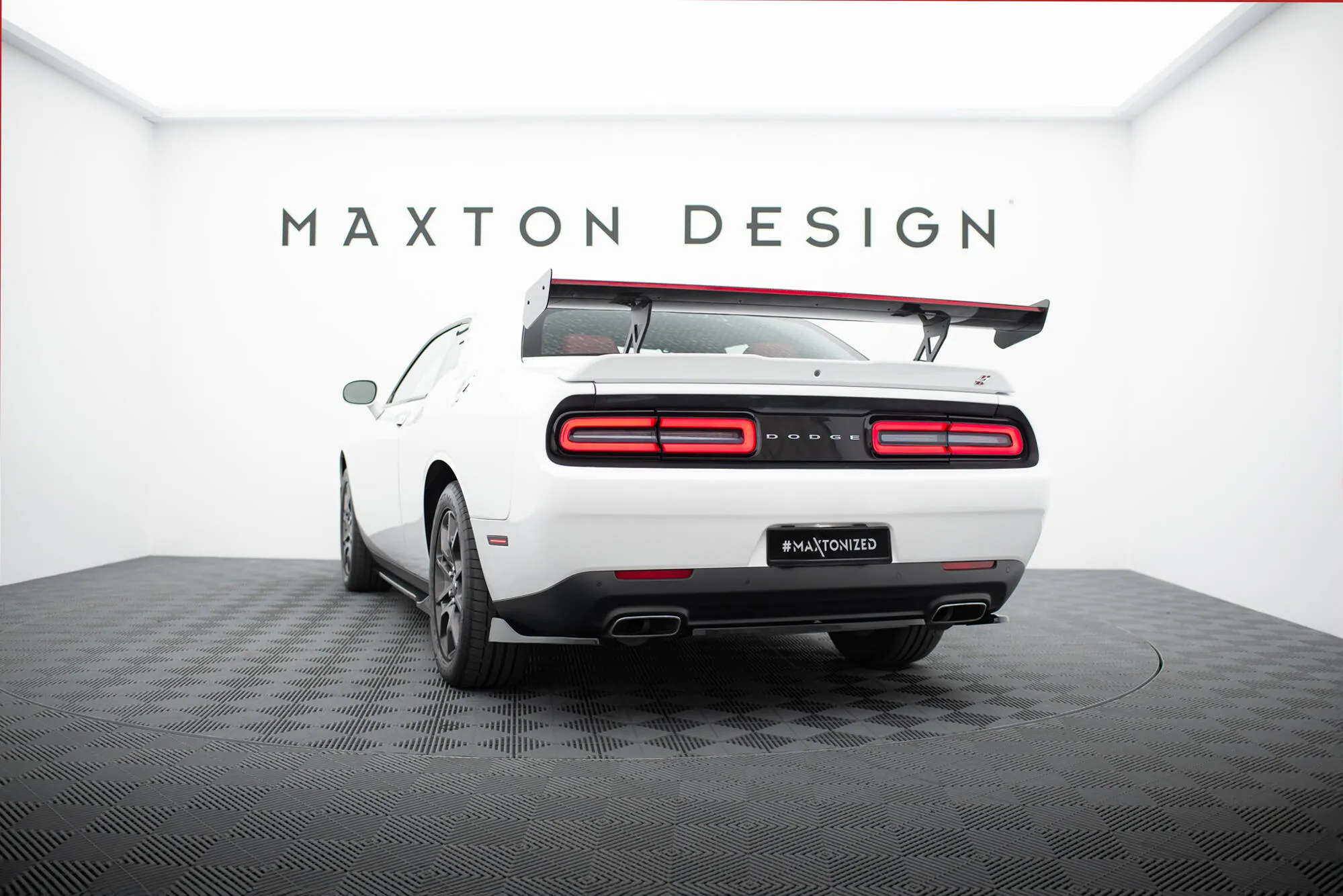 Hekkspoiler med LED Dodge Challenger (K3) 2008 - 2023 | Carbon Fiber Edition – bilde 12